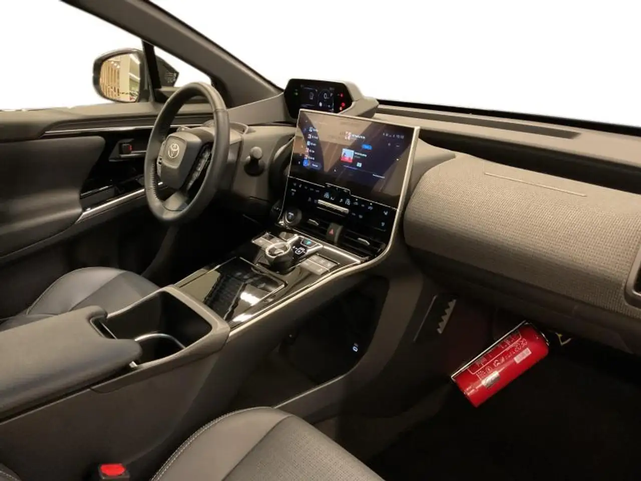 Toyota bZ4X Executive line, миниатюра 6