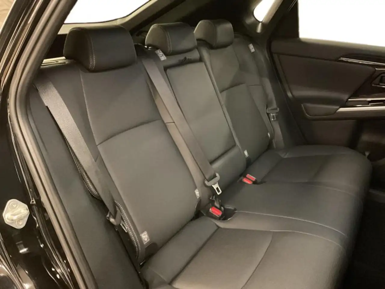 Toyota bZ4X Executive line, миниатюра 14