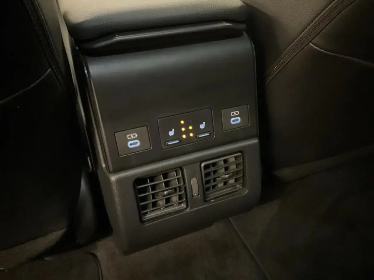 Toyota bZ4X Executive line, миниатюра 9