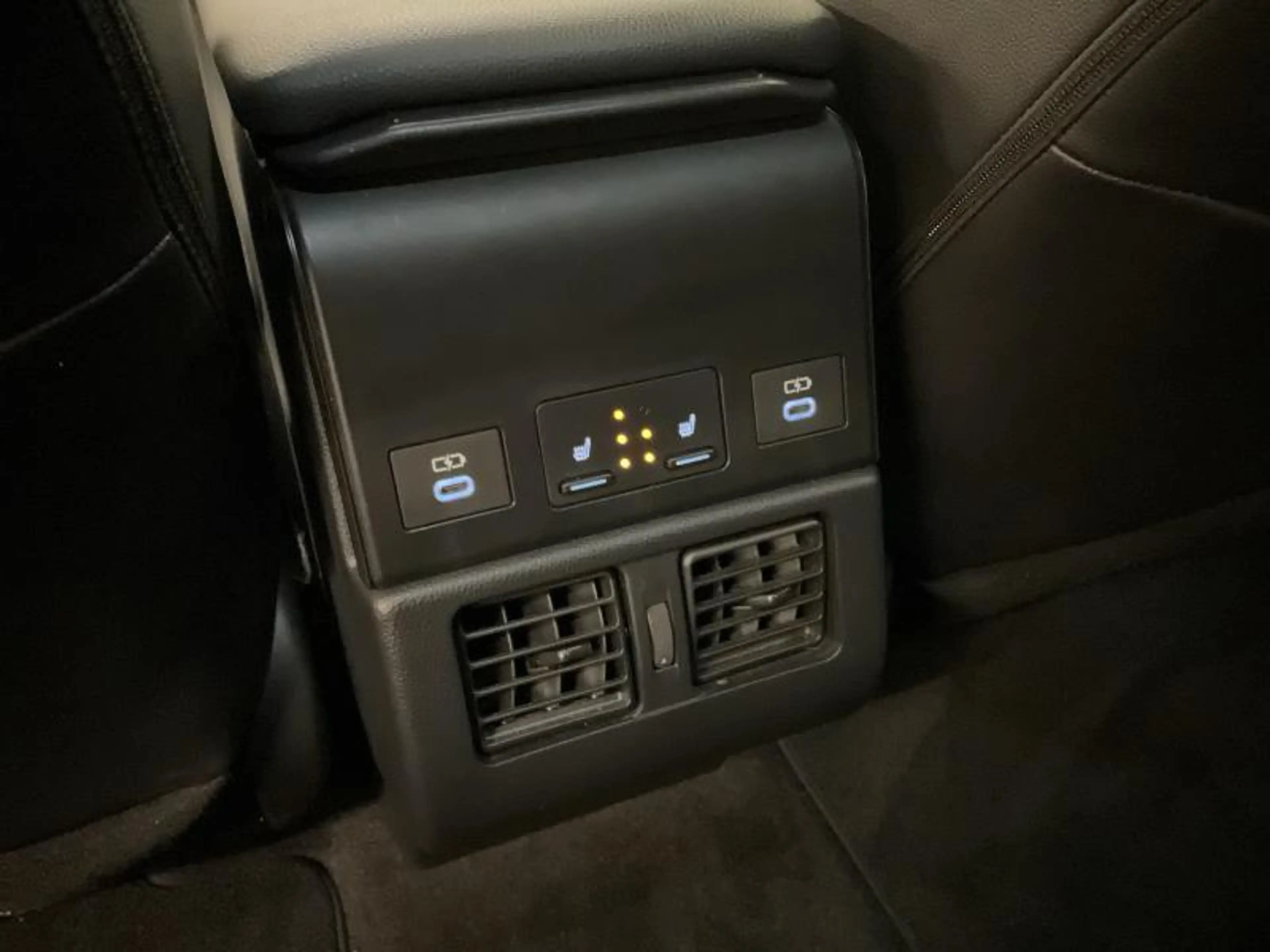 Toyota bZ4X Executive line — photo 9