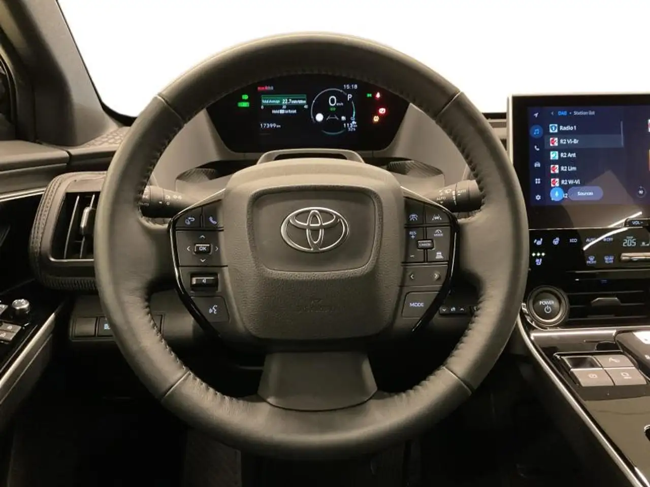 Toyota bZ4X Executive line, миниатюра 12