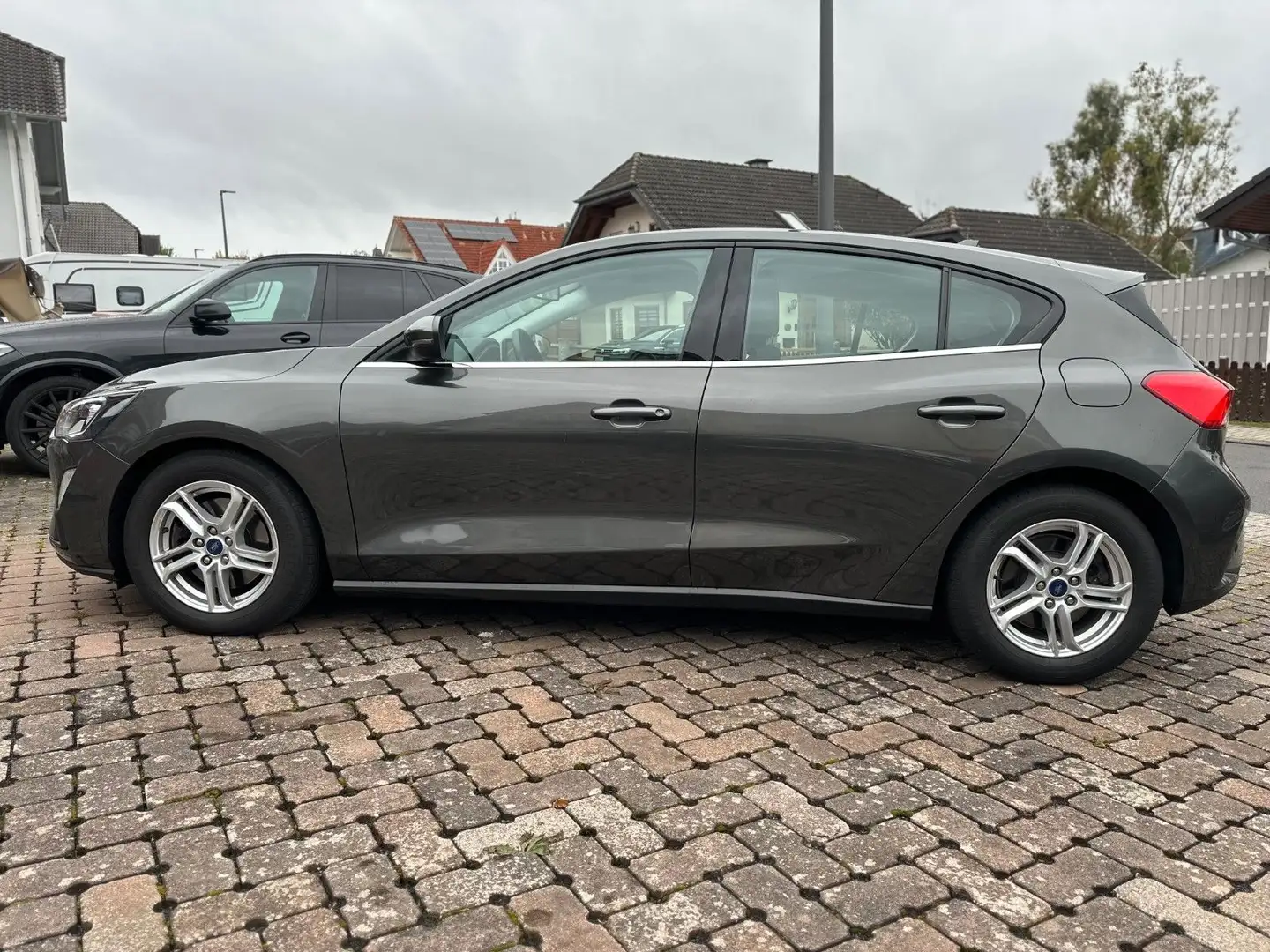 Ford Focus Lim. 1.HAND RFK NAVI SPUR TEMP Gris - 2