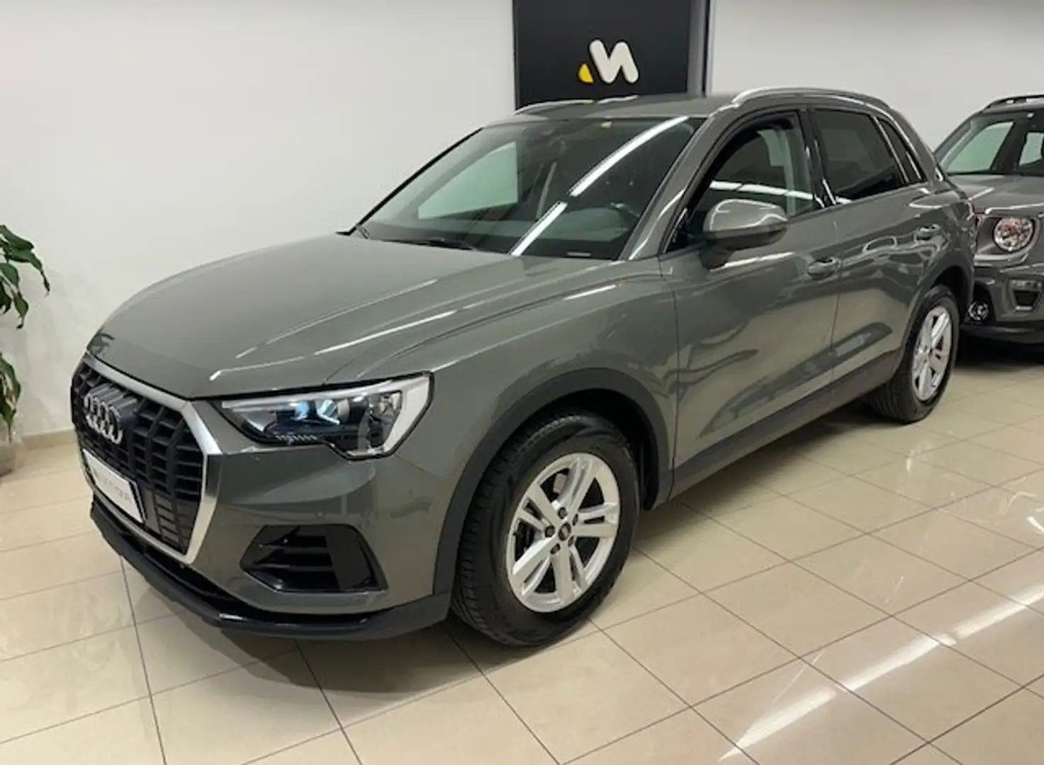 Audi Q3 35 TDI S TRONIC BUSINESS Gris - 2