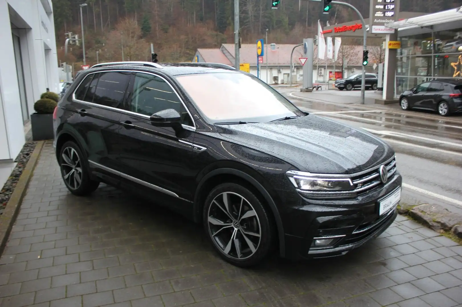 Volkswagen Tiguan Highline 1.5 TSI ACT DSG Navi,LED,ACC,DCC Zwart - 2
