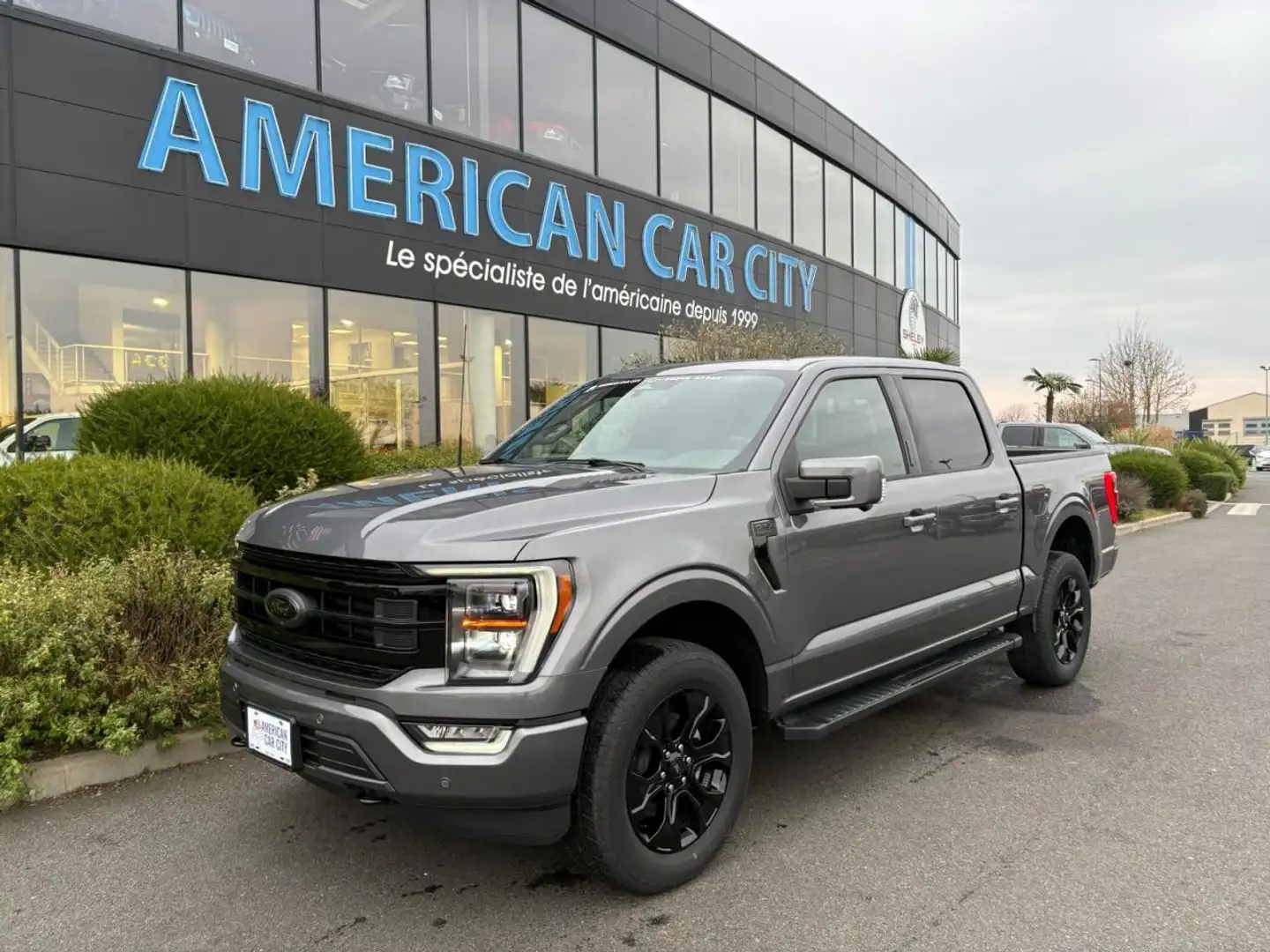 Ford F 150 Supercrew LARIAT Black Package V8 5.0L FLEXFUEL Gris - 1