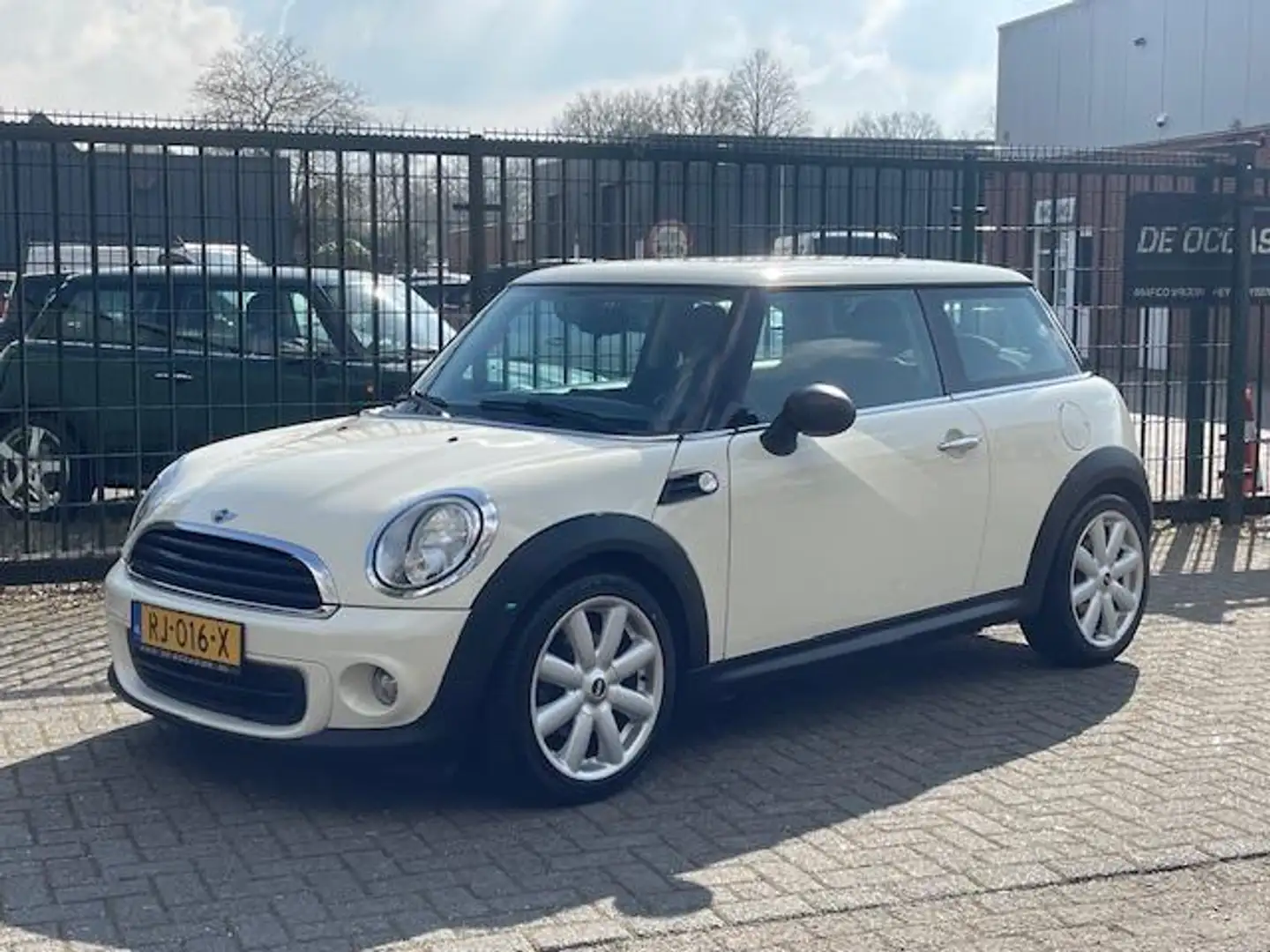 MINI One Mini 1.6 Special Wit - 1