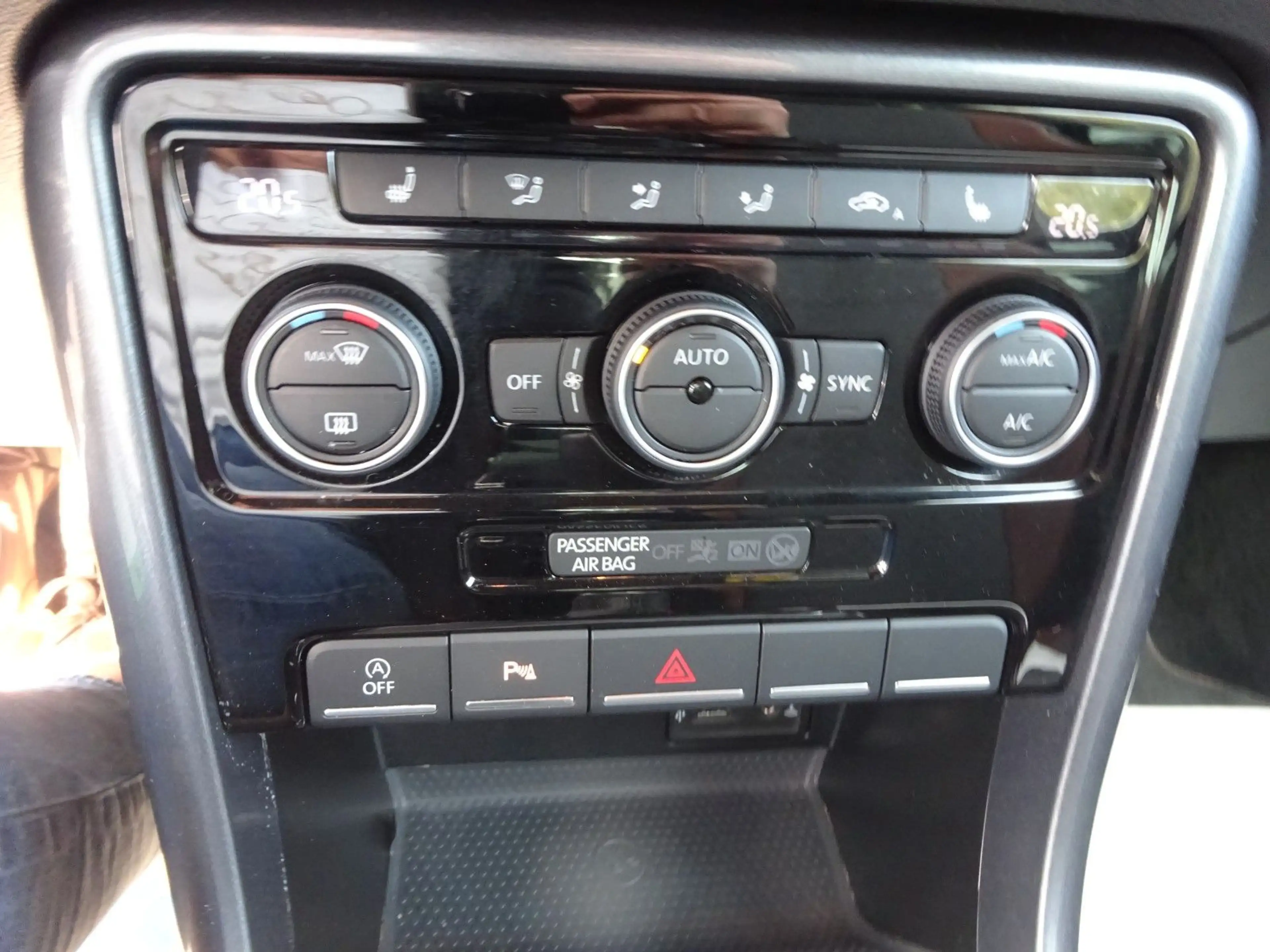Volkswagen Beetle Allstar/NAVI/KAMERA/EURO 6 — photo 13