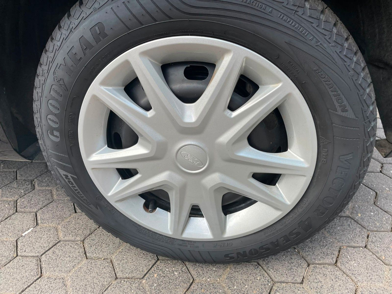 Ford Fiesta Trend — photo 13