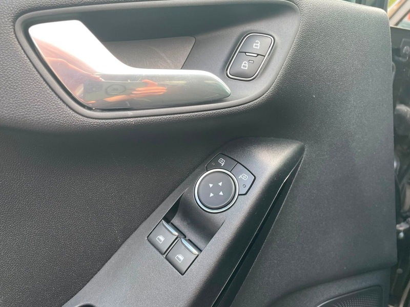 Ford Fiesta Trend — photo 11