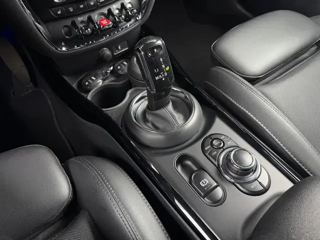 MINI Clubman view 25