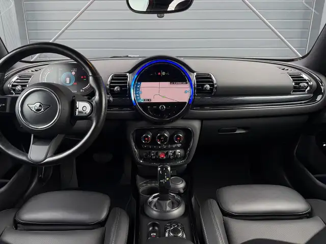 MINI Clubman view 3