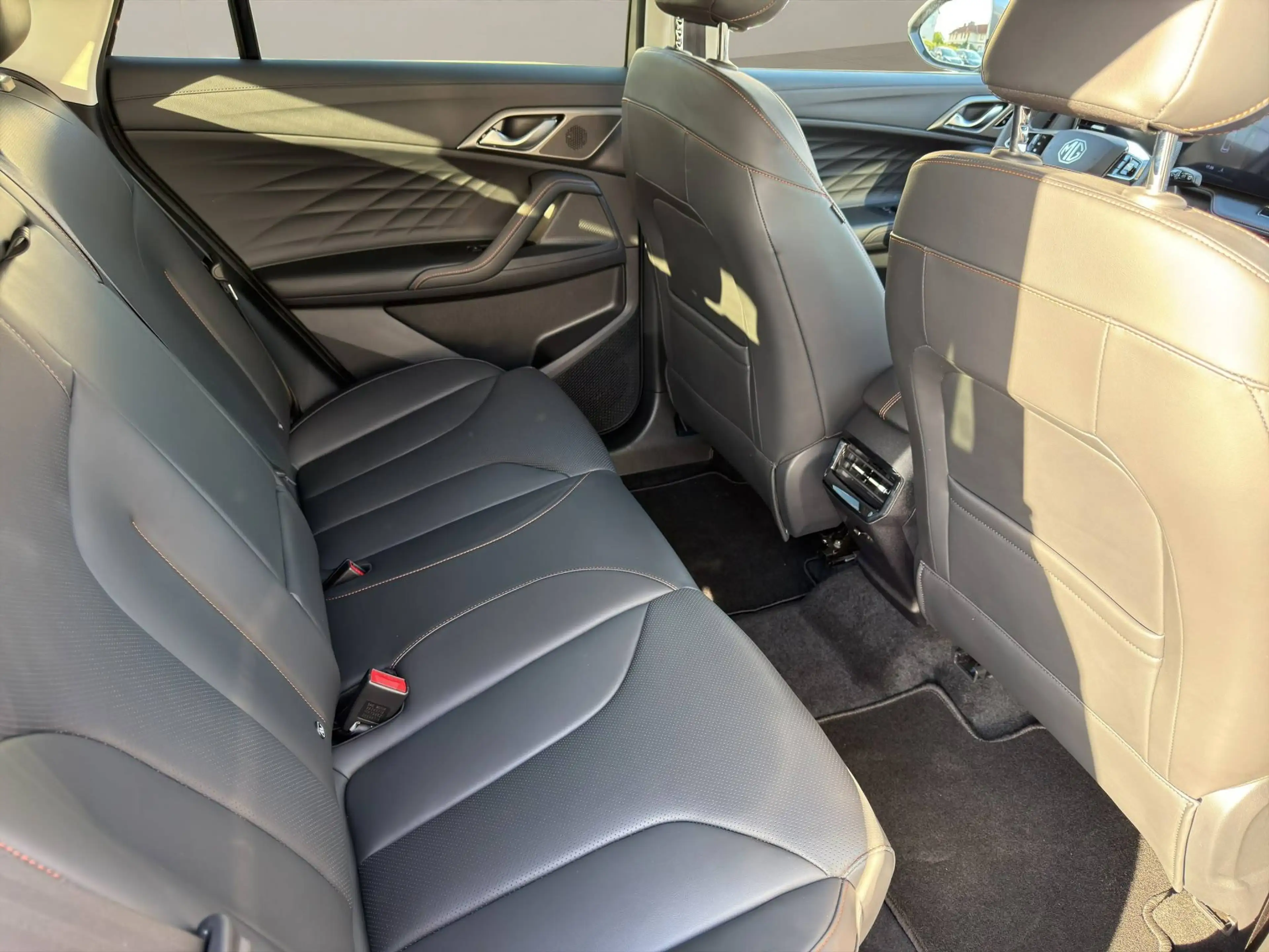 MG HS HS 1.5T Aut. Luxury! Allwetterreifen! Sofort Verfügbar! — photo 12