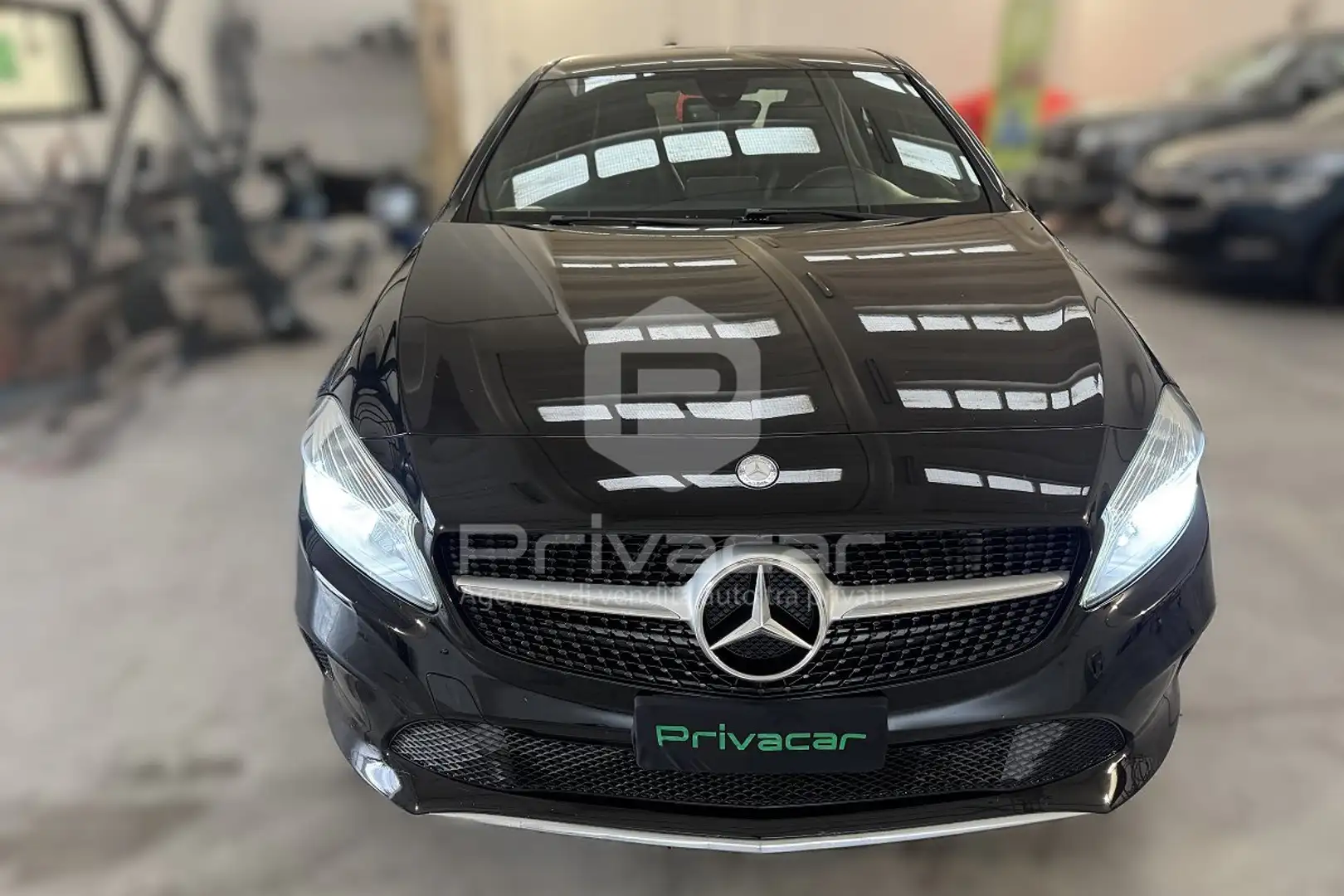 Mercedes-Benz A 180 A d Automatic Sport Zwart - 2