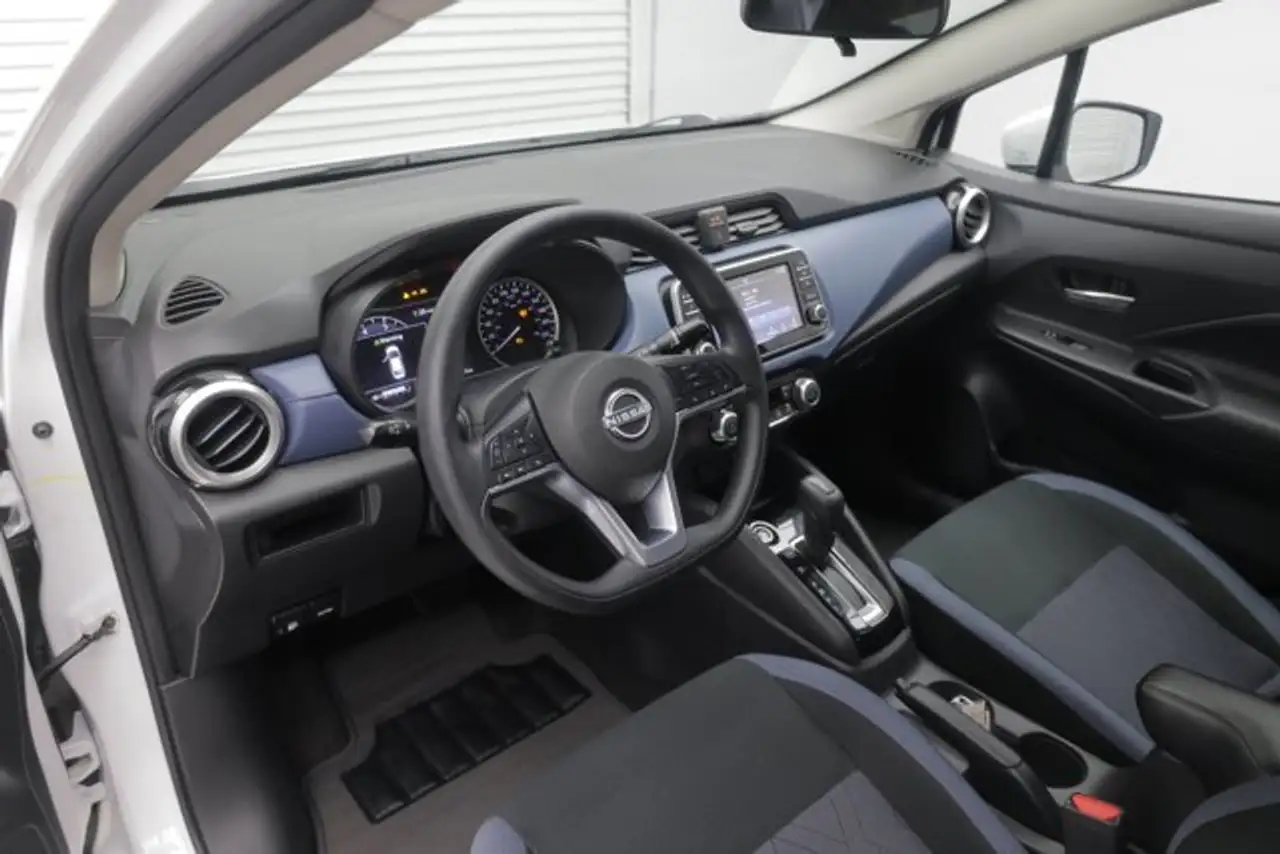 Nissan Versa снимка Nissan Versa