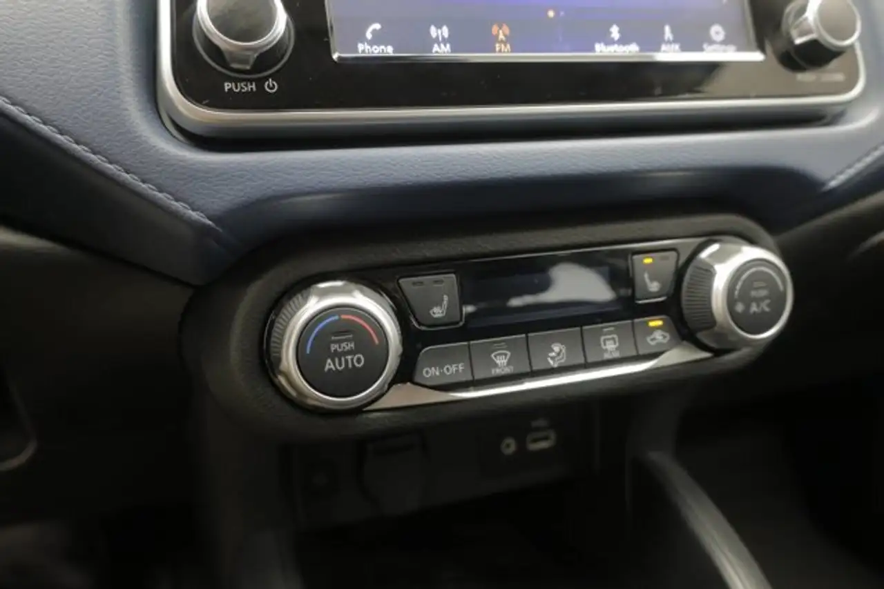 Nissan Versa снимка Nissan Versa