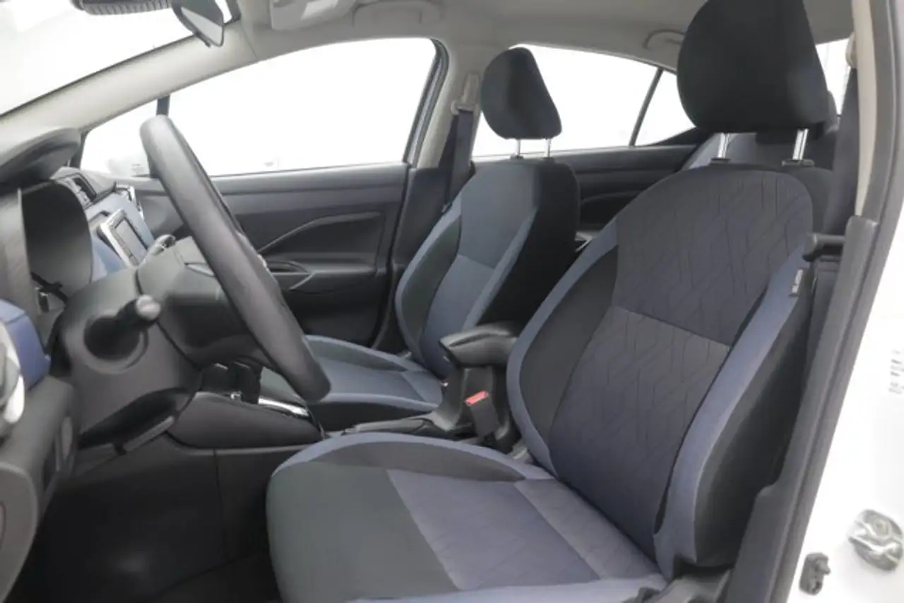 Nissan Versa снимка Nissan Versa