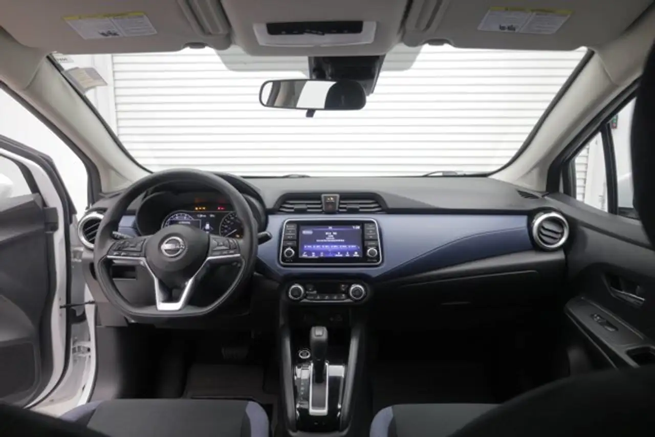 Nissan Versa снимка Nissan Versa