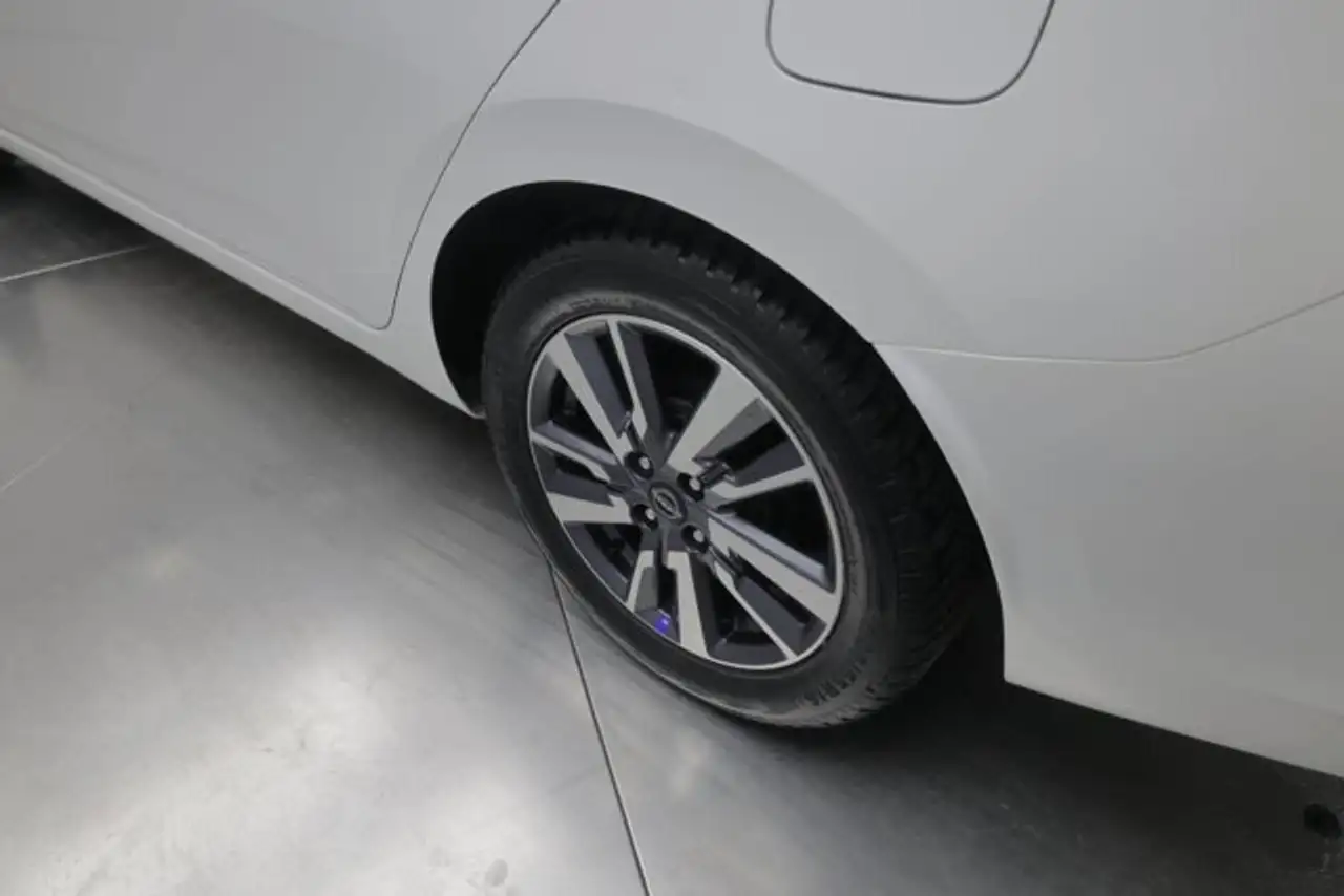 Nissan Versa снимка Nissan Versa