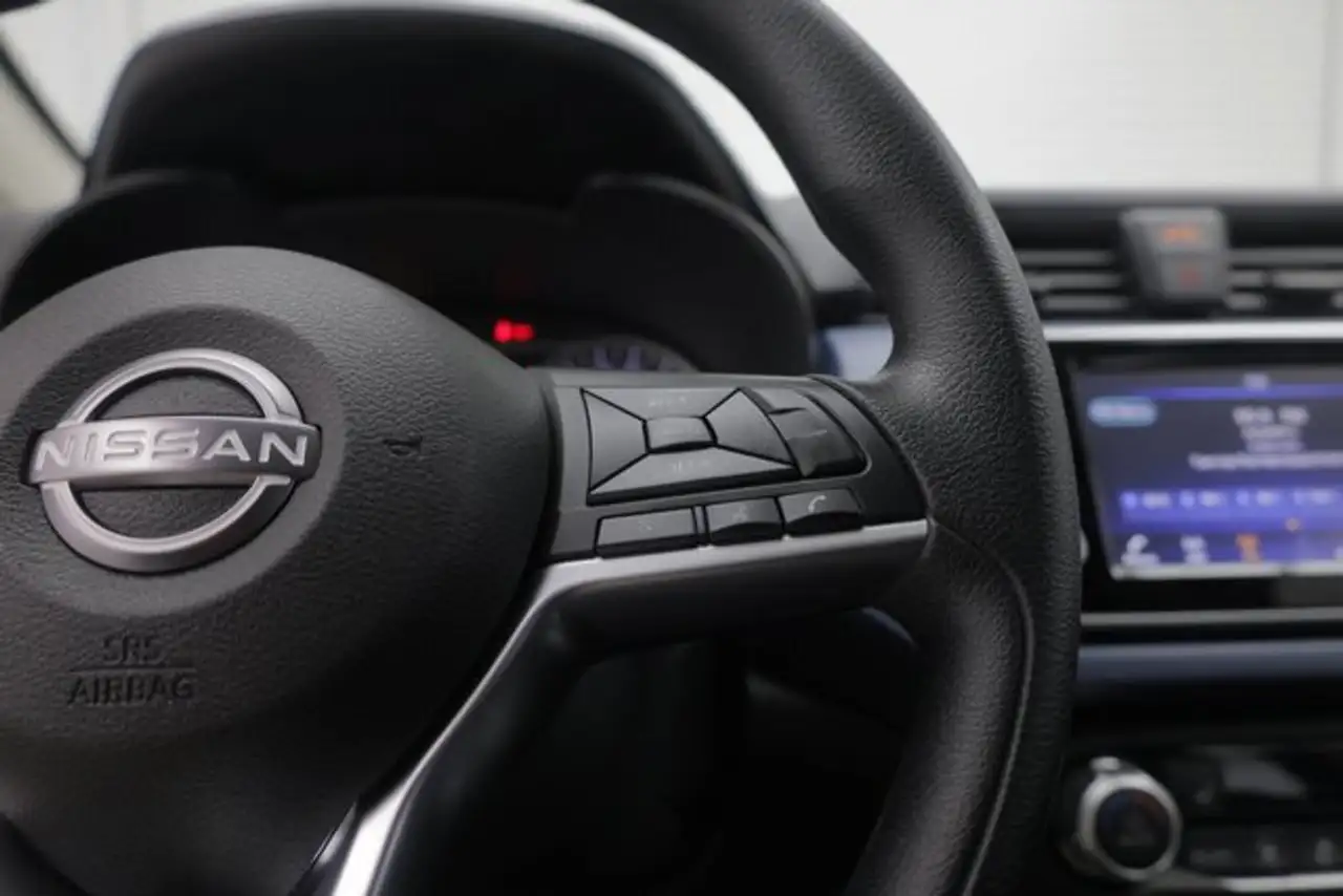 Nissan Versa снимка Nissan Versa