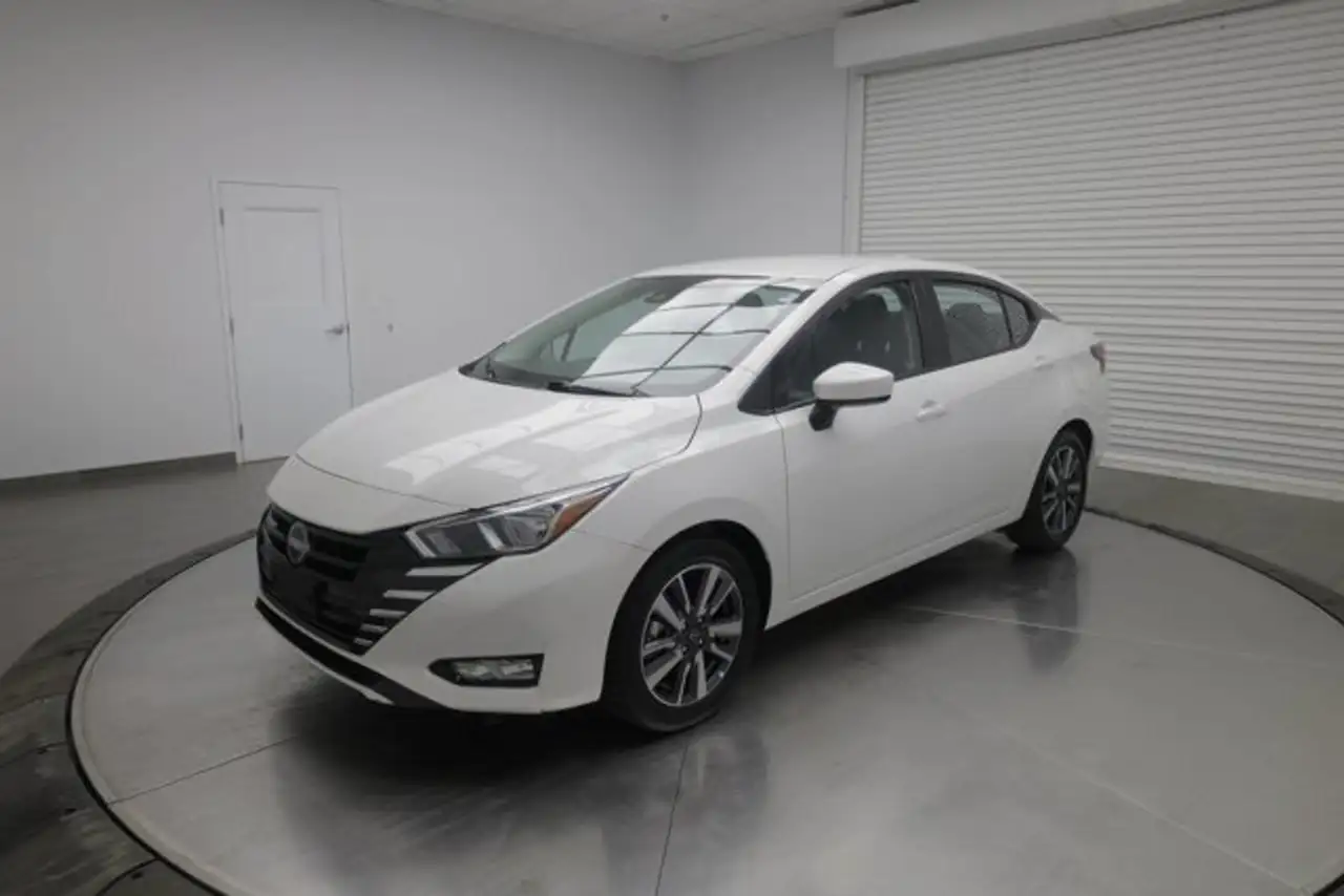 Nissan Versa снимка Nissan Versa