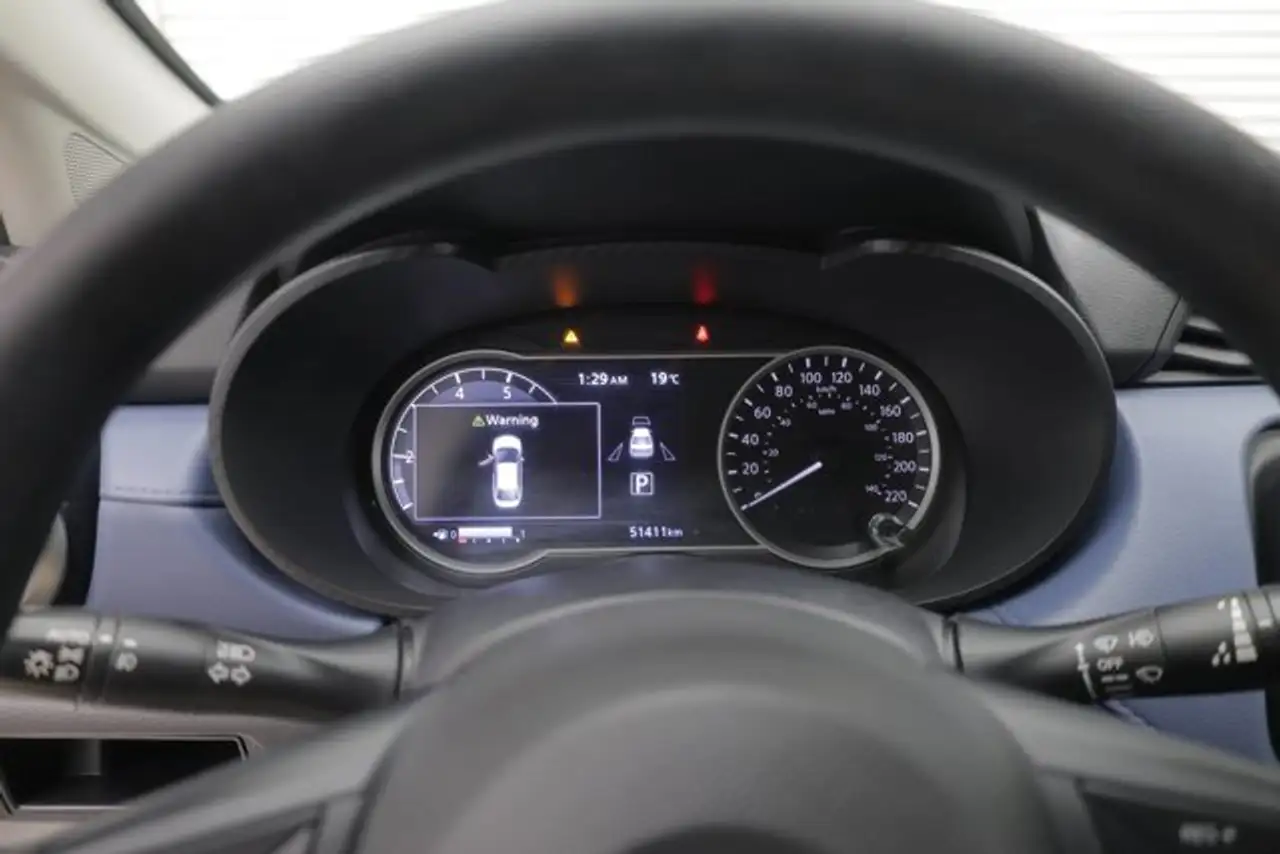 Nissan Versa снимка Nissan Versa