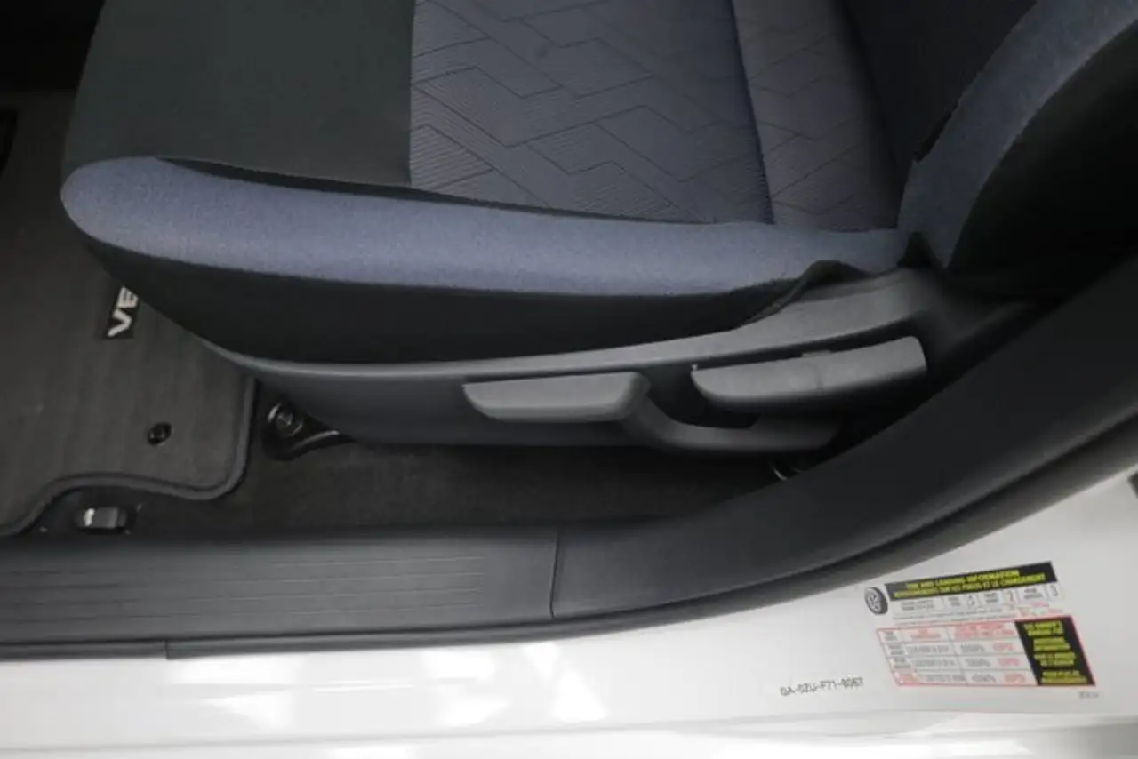 Nissan Versa снимка Nissan Versa