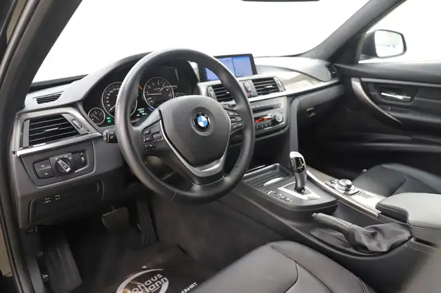 BMW 3 Series view 13