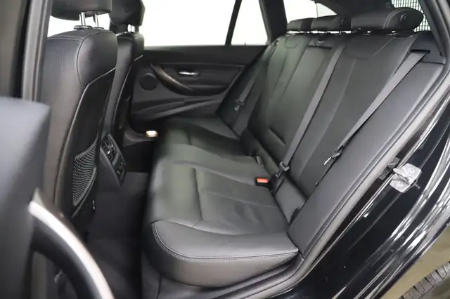 BMW 3 Series view 11