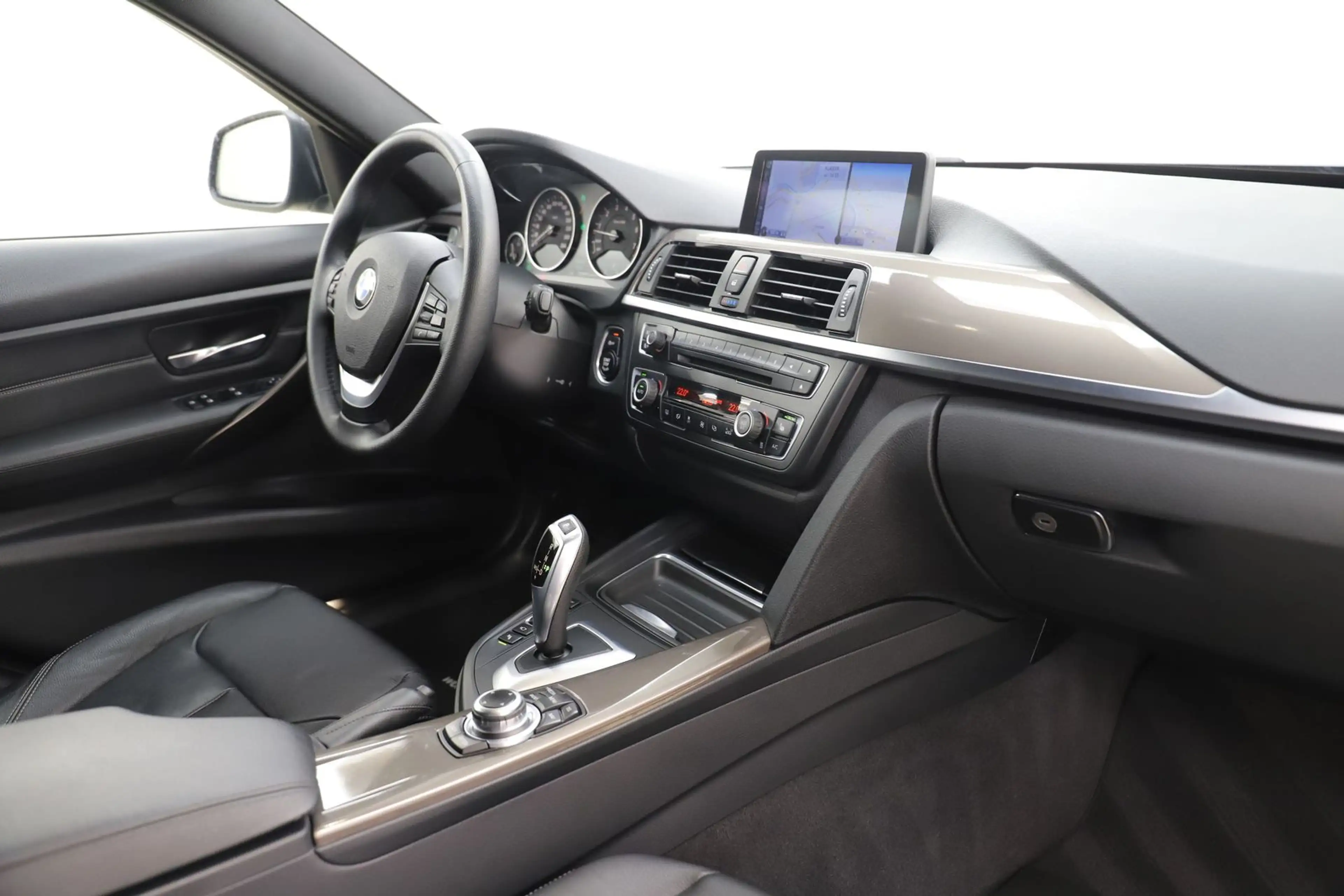 BMW 335 i 3.0 306PS xDrive Modern 4xSHZ HUD 1.Hand — photo 15