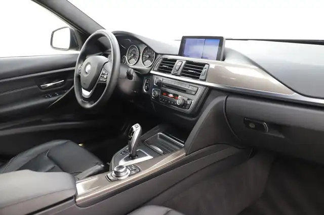 BMW 3 Series view 15