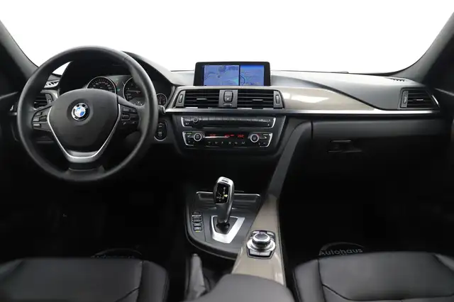 BMW 3 Series view 14