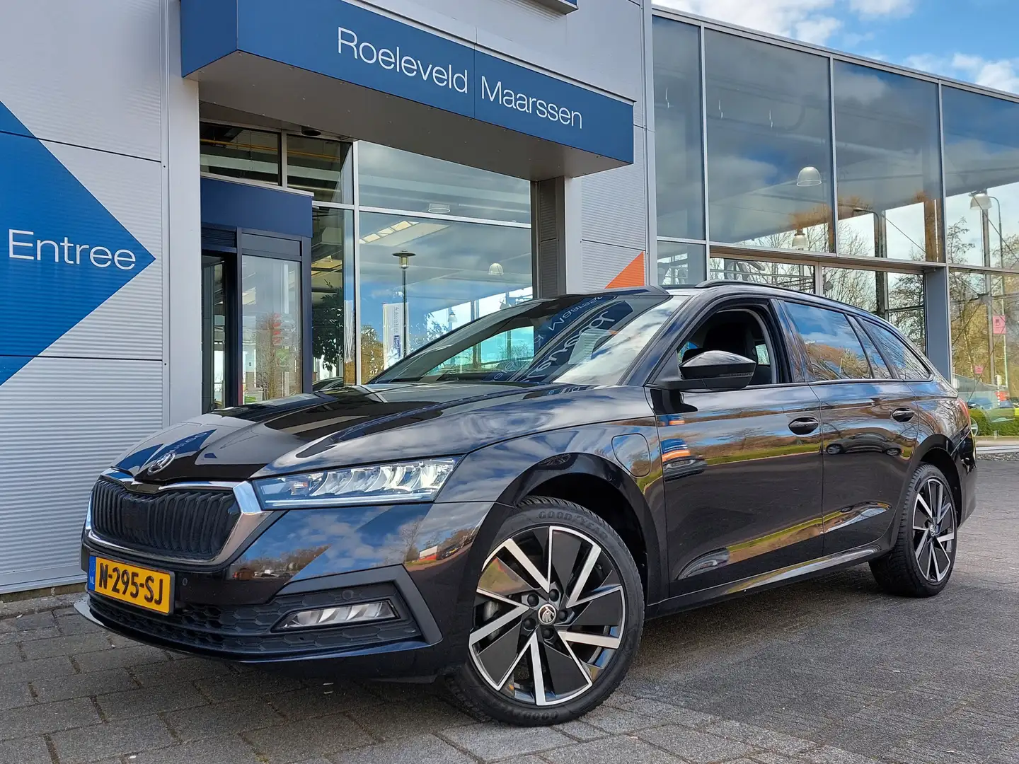 Skoda Octavia Combi 1.4 TSI iV PHEV Business Edition | Origineel Zwart - 1
