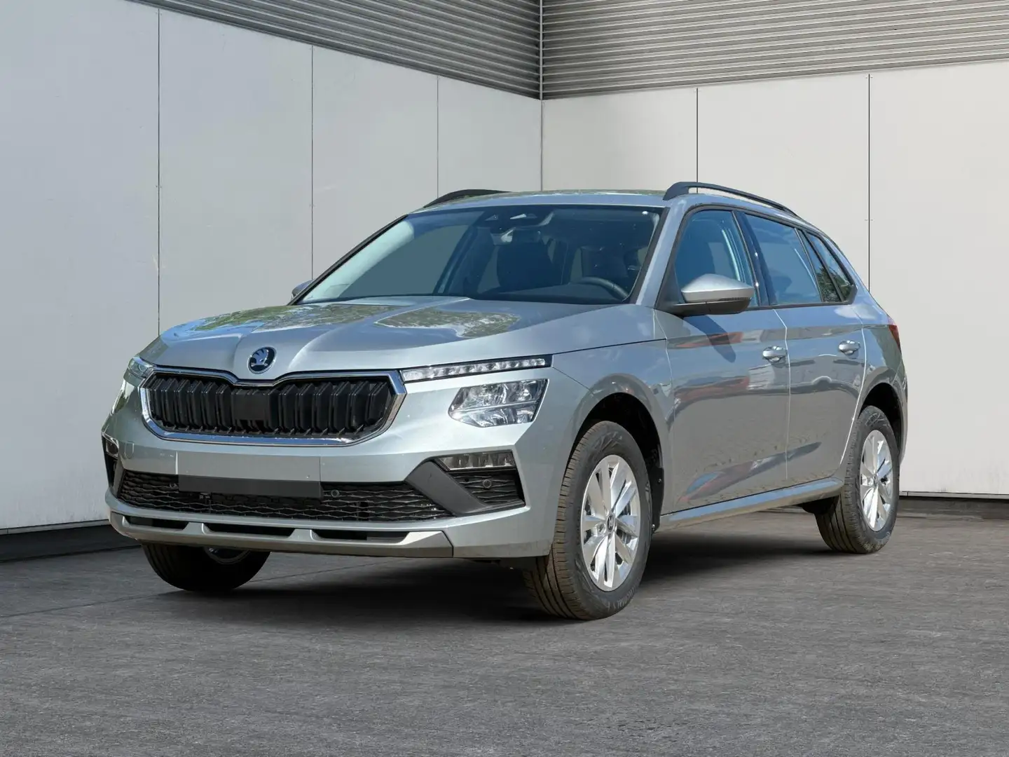 Skoda Kamiq Selection SHZ+KAMERA+SMARTLINK+PDC+LED+16" ALU ... Silber - 1