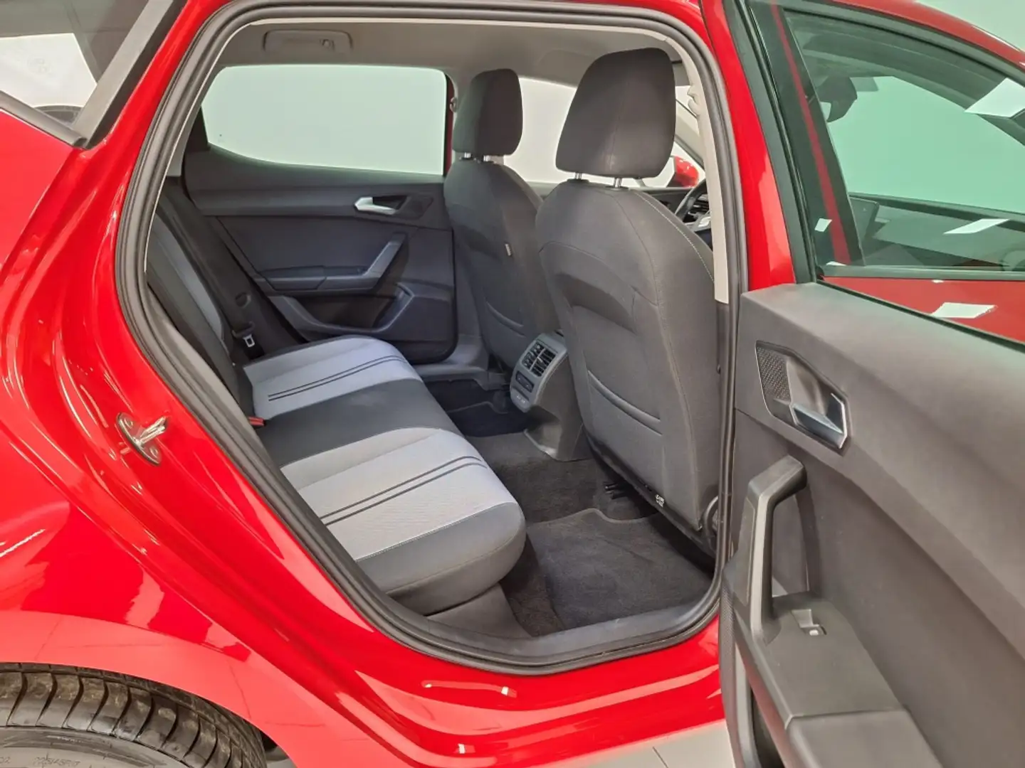 SEAT Leon 1.0 TSI S&S Style Launch Pack con Navegador 110 Rojo - 2