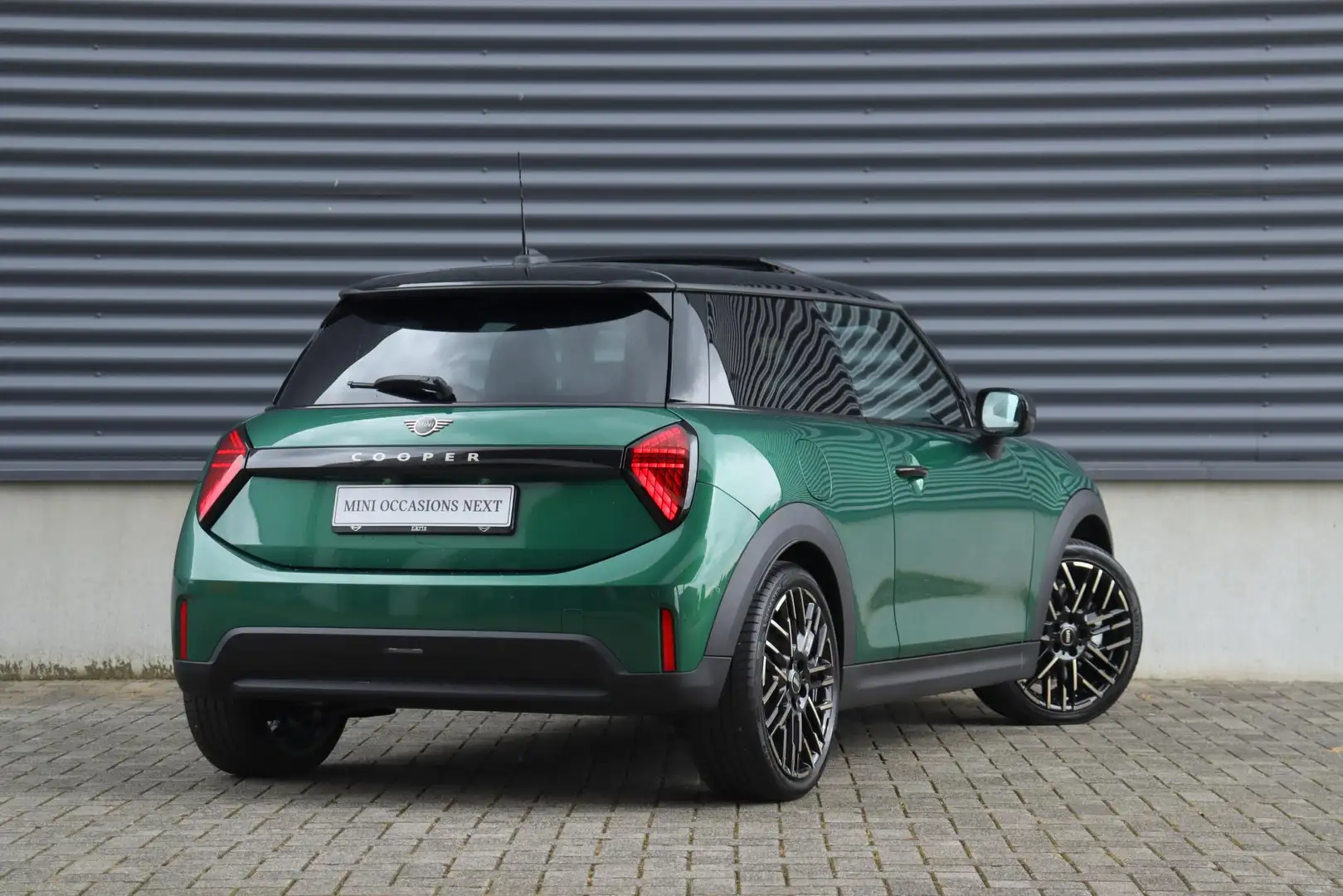 MINI Cooper C 3-deurs | Favoured + Pakket L + Panodak + Harman K Verde - 2