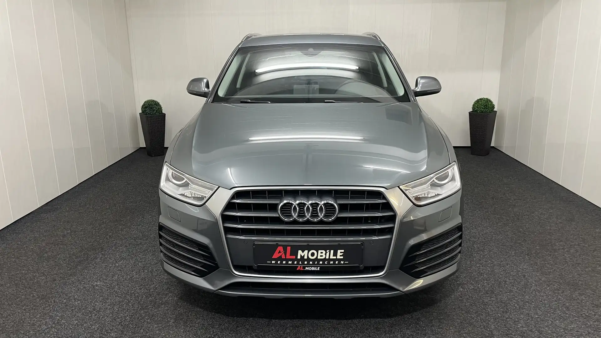 Audi Q3 1,4 TFSI Sport Automatik XENON SHZ NAVI AHK TEMP Gris - 2