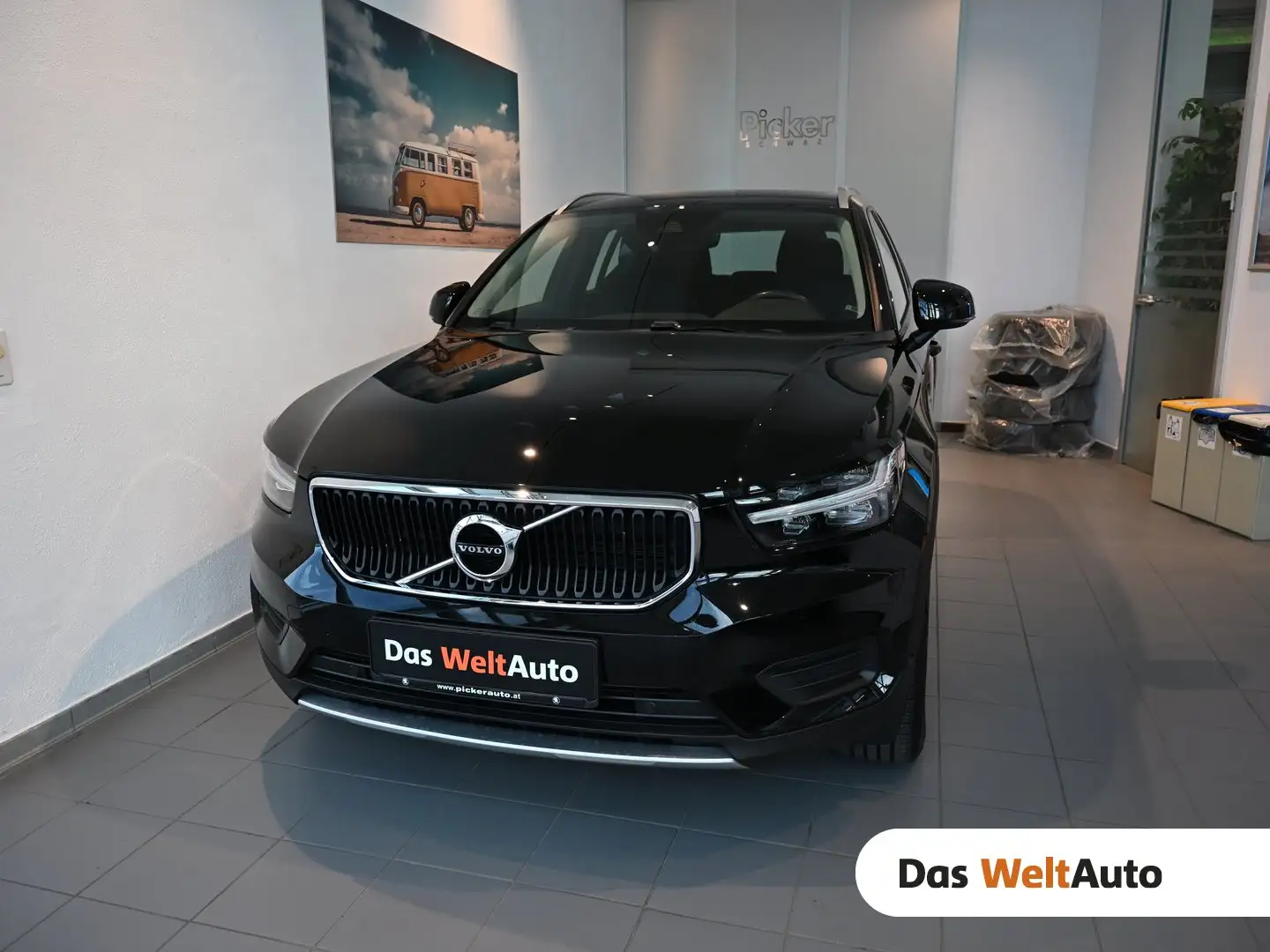 Volvo XC40 T2 Momentum Pro Geartronic Schwarz - 1