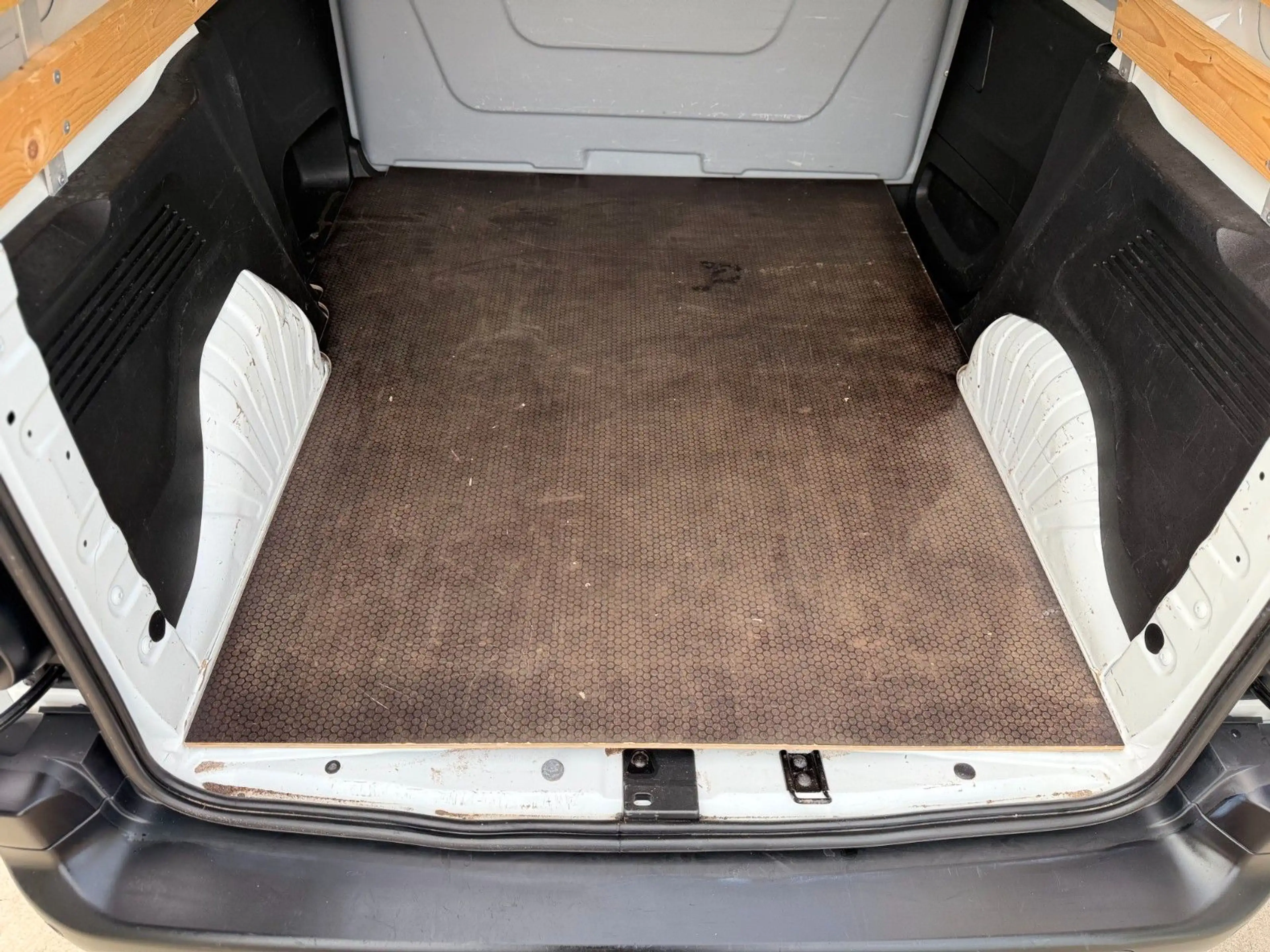 Peugeot Partner 1.5 BlueHDI Premium L1H1 AHK Tempo. 73KW — photo 14