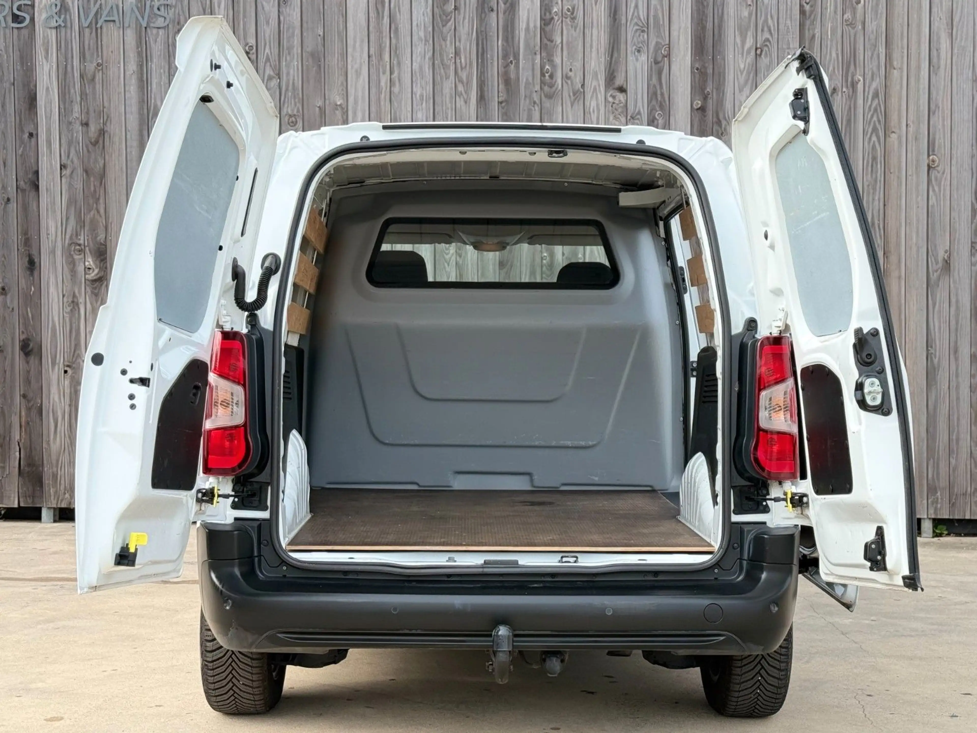 Peugeot Partner 1.5 BlueHDI Premium L1H1 AHK Tempo. 73KW — photo 9