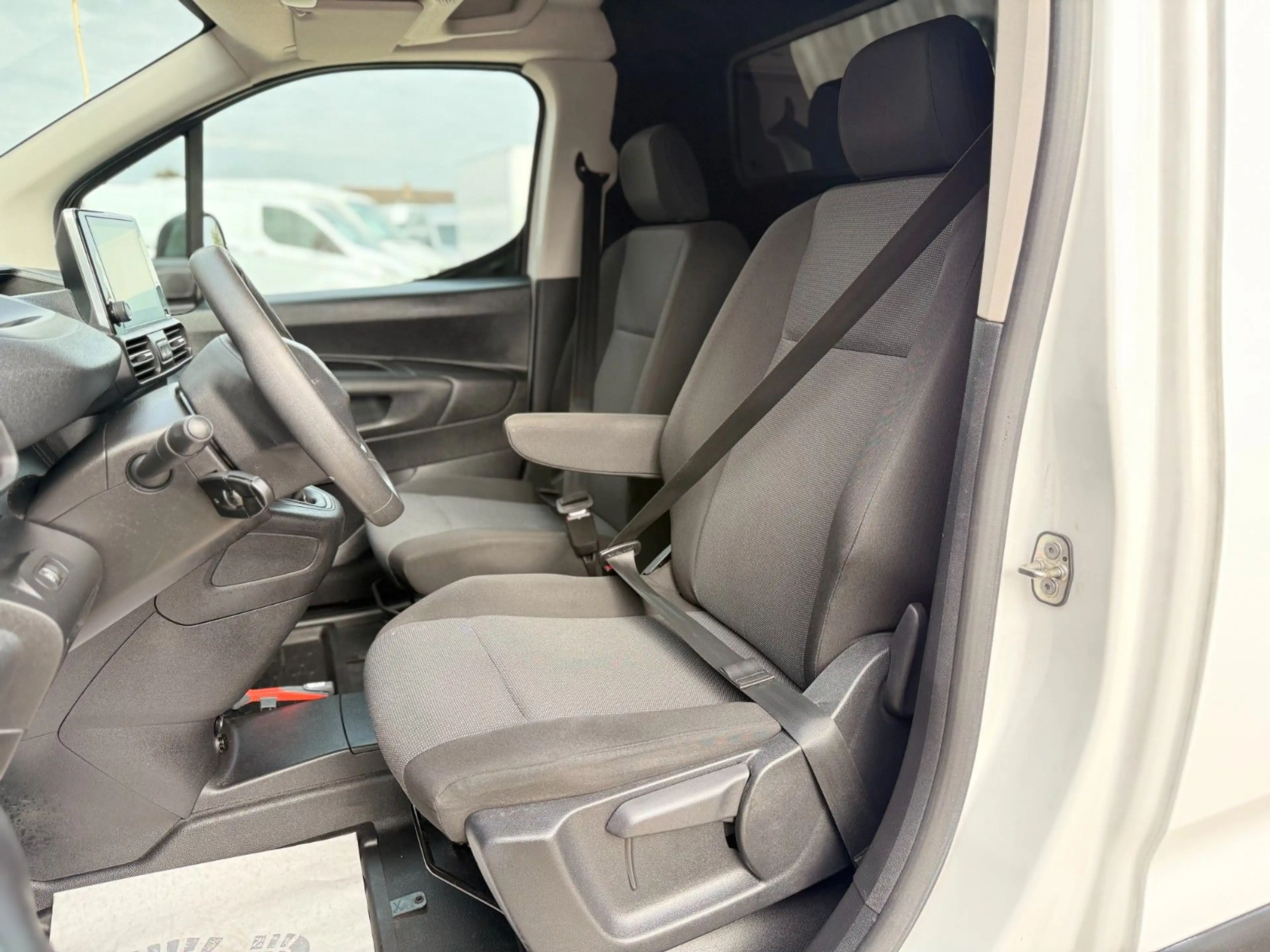 Peugeot Partner 1.5 BlueHDI Premium L1H1 AHK Tempo. 73KW — photo 15