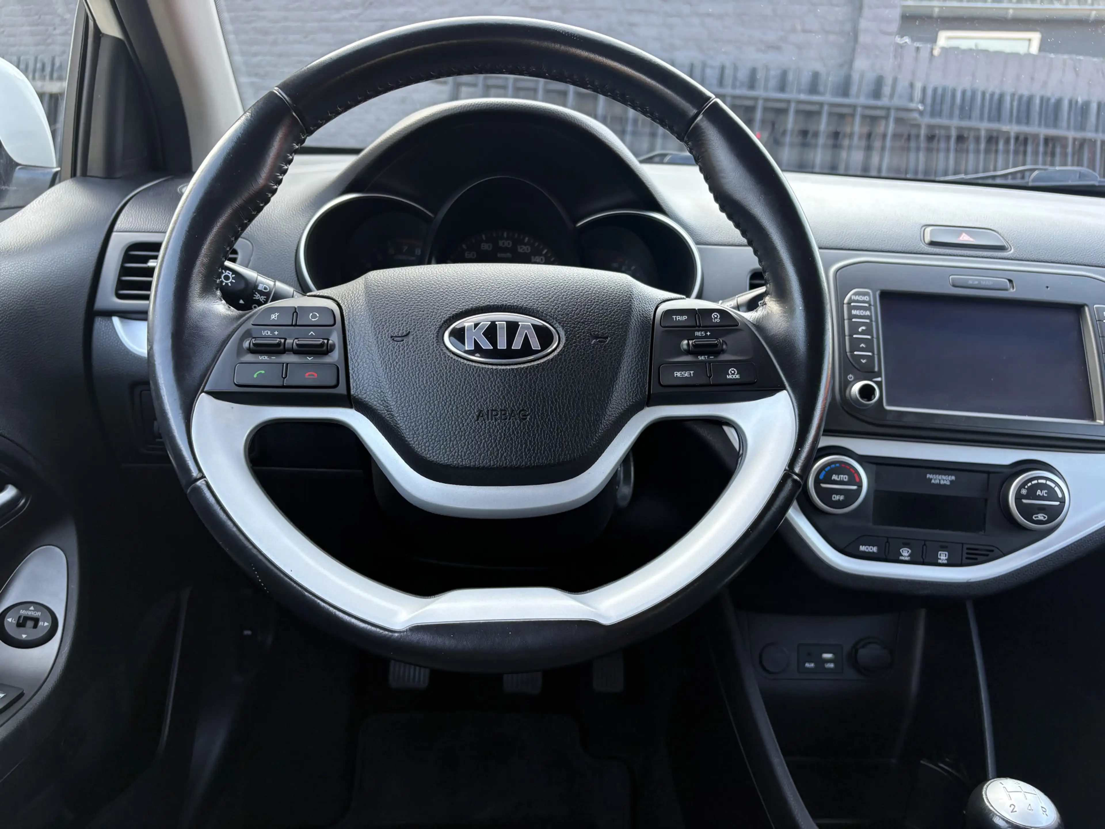 Kia Picanto 1.0 CVVT ComfortPlusLine Navigator, climate/cruise — photo 15