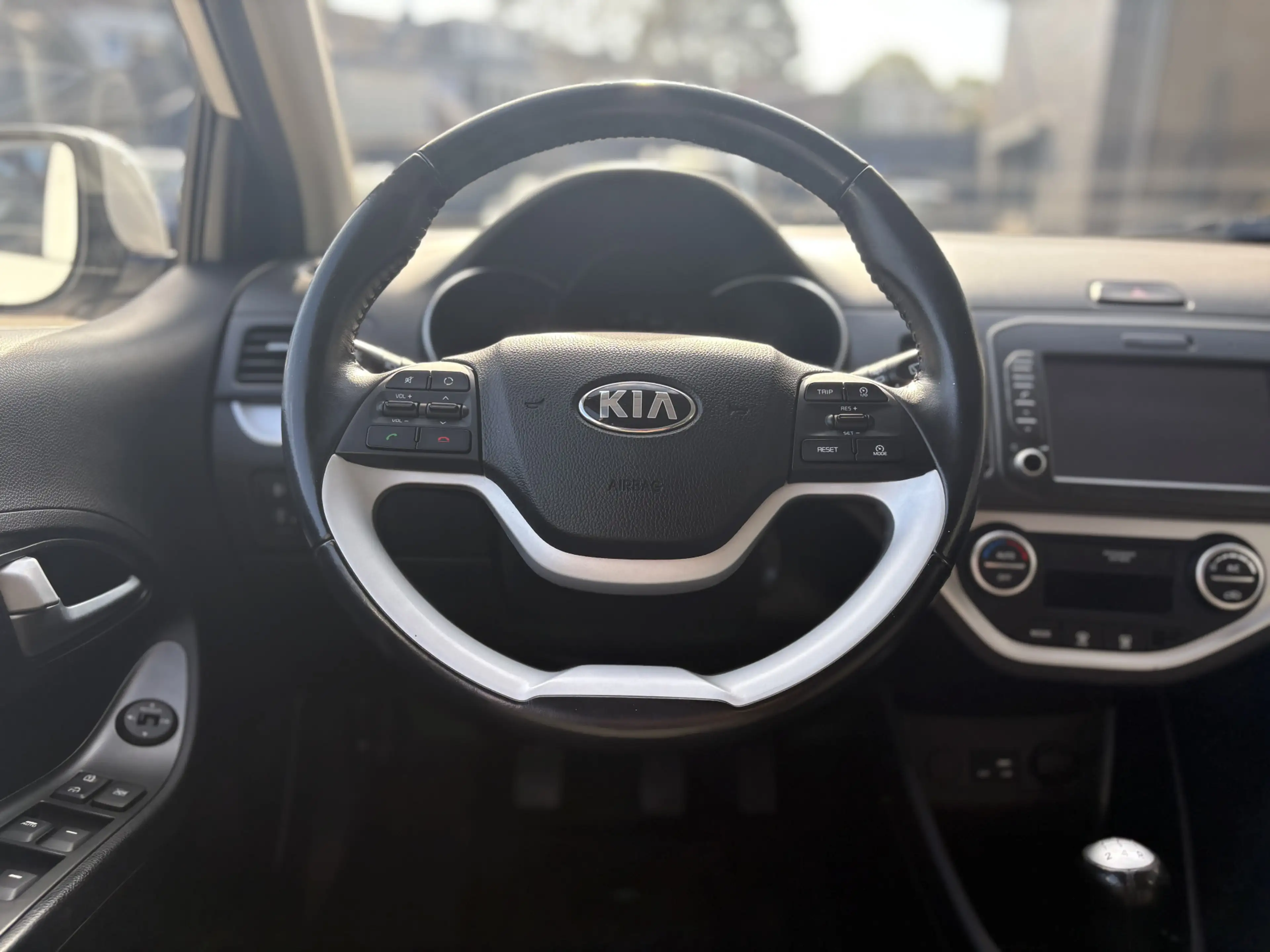 Kia Picanto 1.0 CVVT ComfortPlusLine Navigator, climate/cruise — photo 3