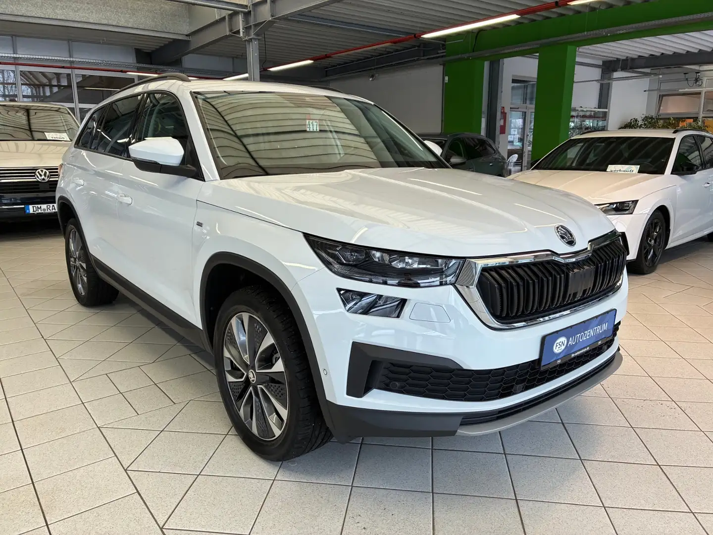 Skoda Kodiaq 2.0 TDI Tour DSG AHK MATRIX NAVI ACC RFK Weiß - 2