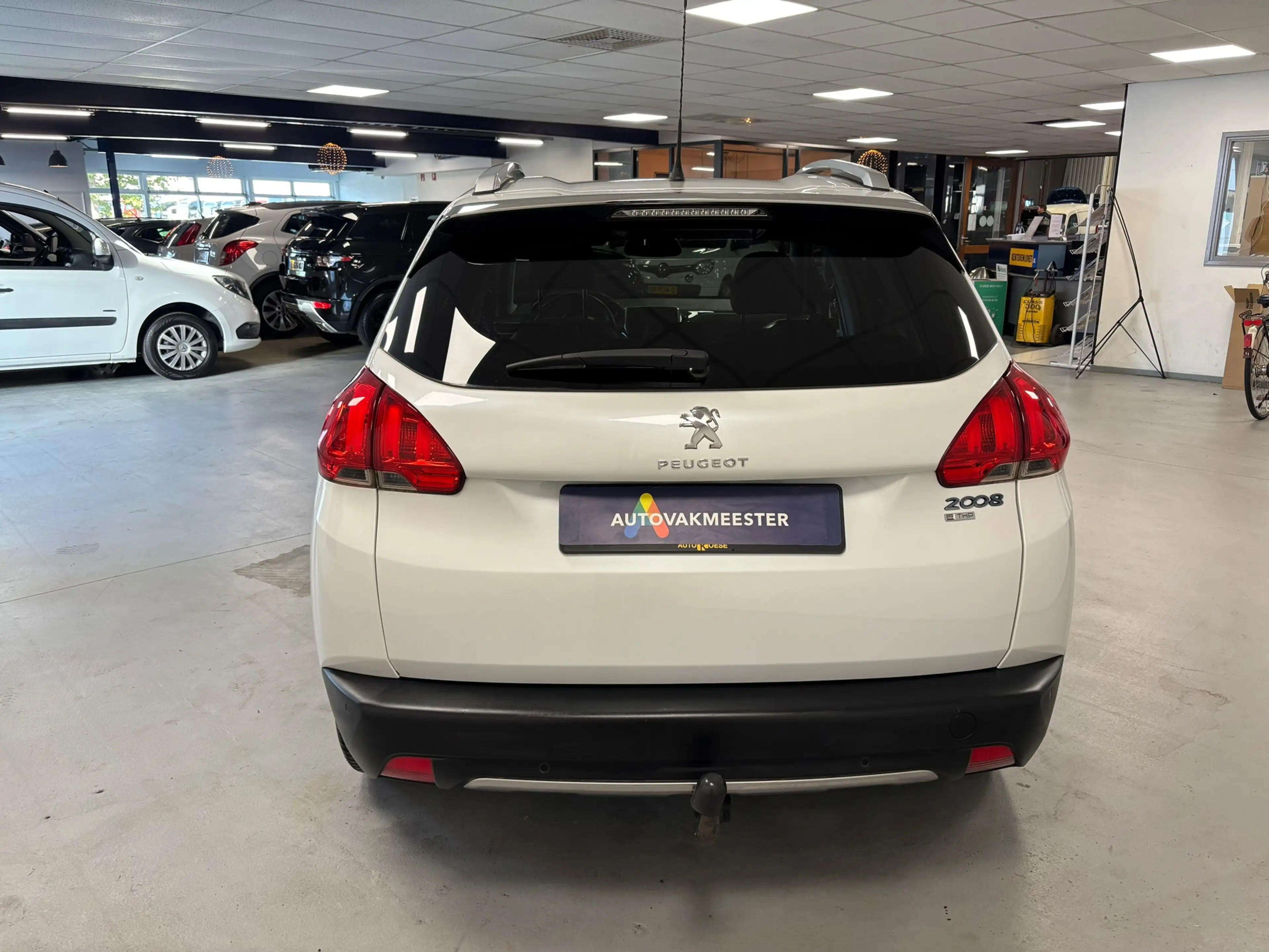 Peugeot 2008 1.2 PureTech Allure — photo 6