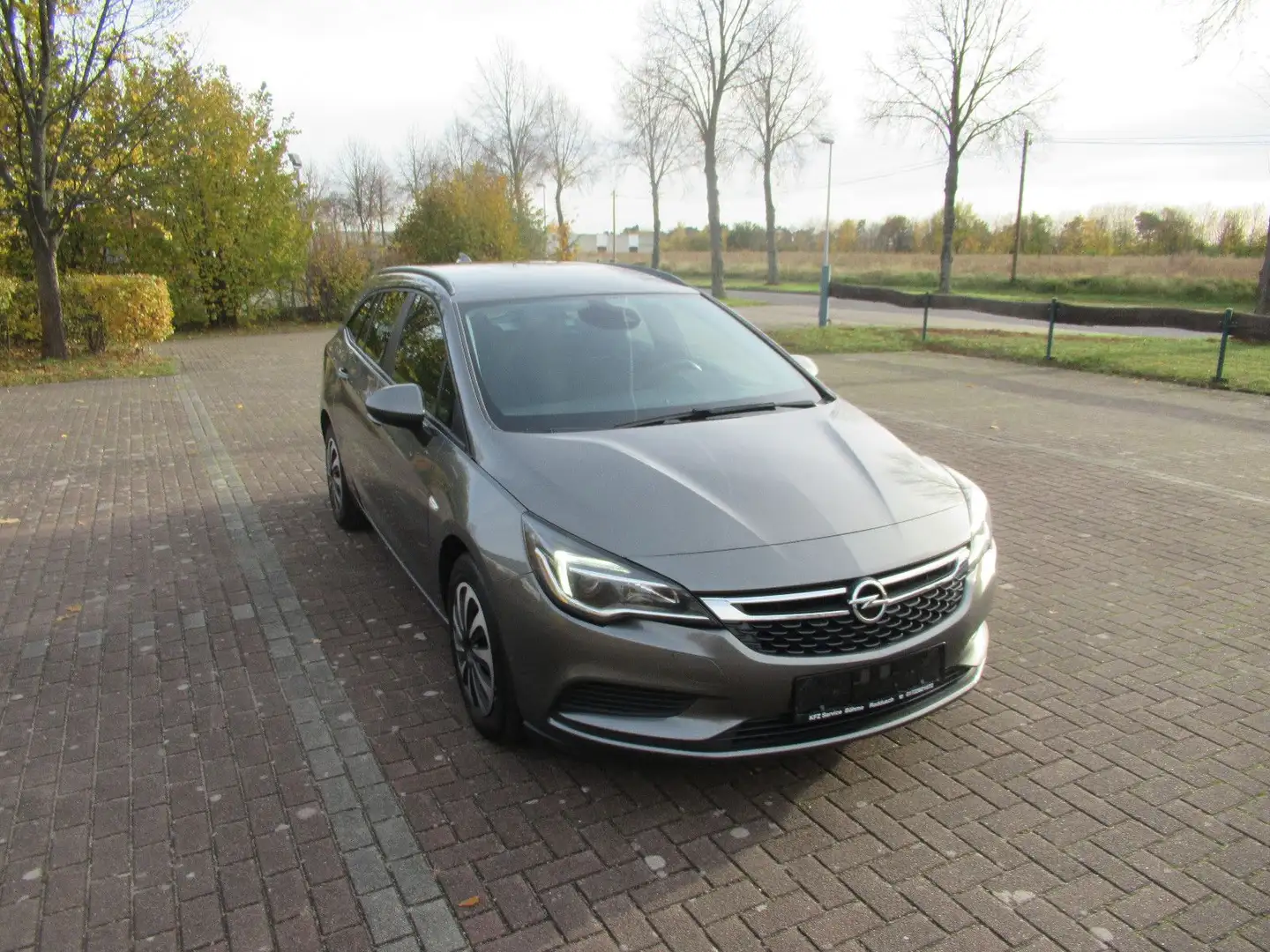 Opel Astra K Sports Tourer Editi 1,6 CDTI  KLIMA AHK Grün - 1