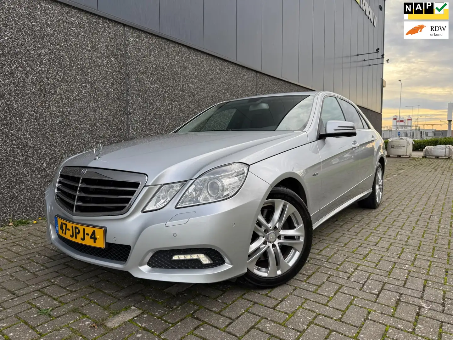 Mercedes-Benz E 350 CGI Avantgarde/NL AUTO/YOUNGTIMER Grijs - 1
