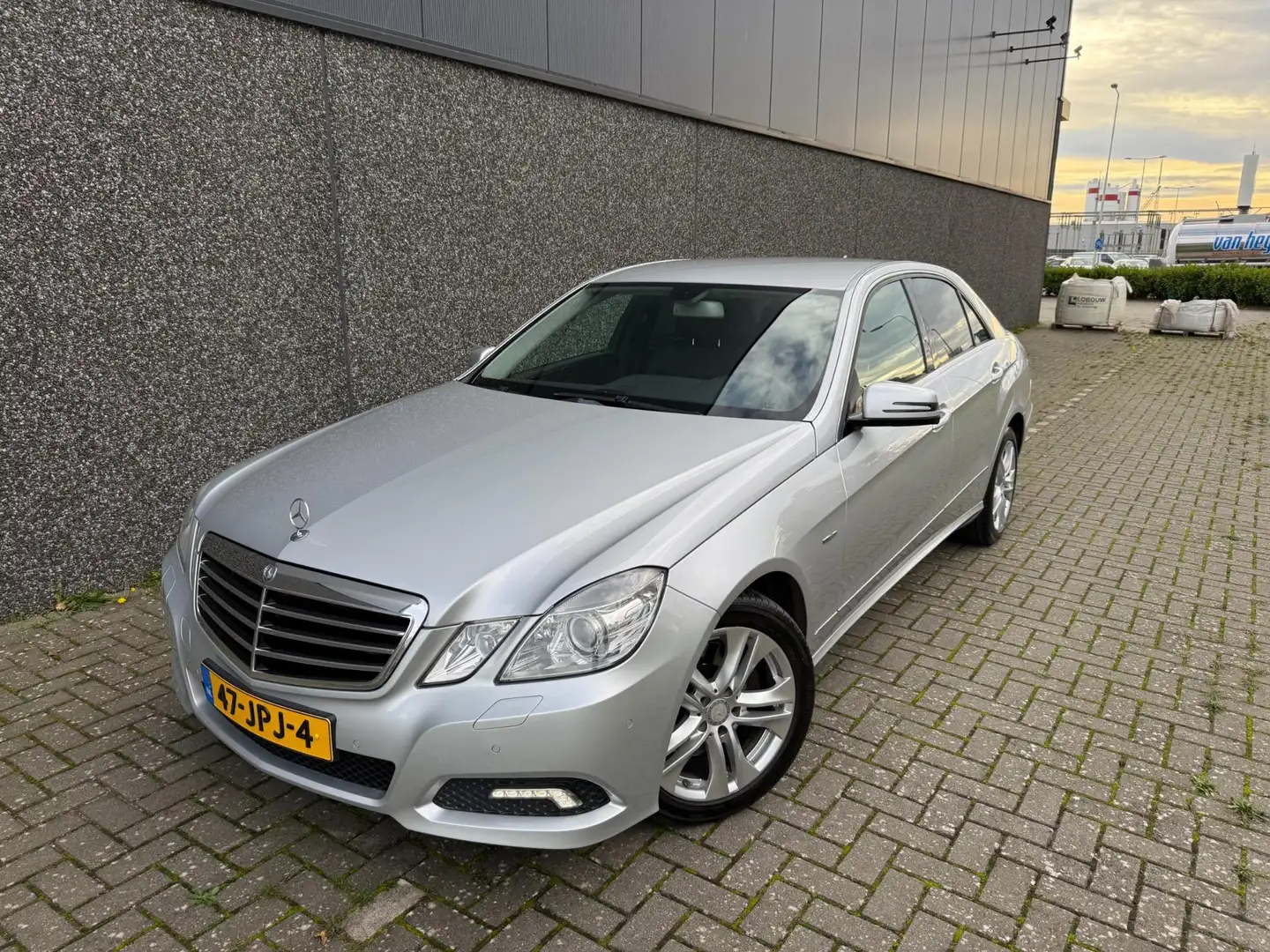 Mercedes-Benz E 350 CGI Avantgarde/NL AUTO/YOUNGTIMER Grijs - 2