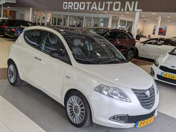 0.9 TwinAir Platinum Automaat Panoramadak, Airco,