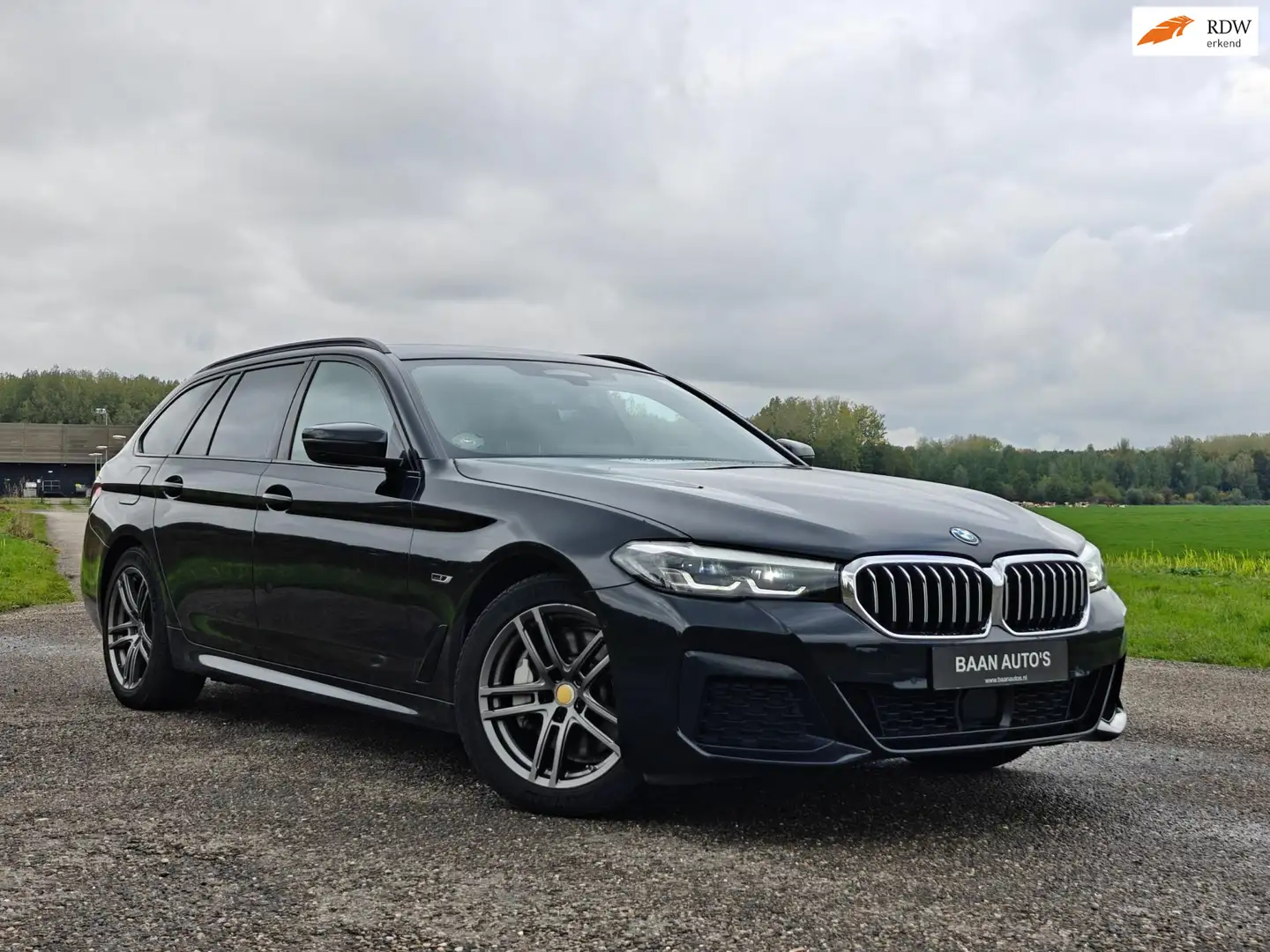 BMW 530 5-serie Touring 530e Business Edition Plus M-Sport Zwart - 1