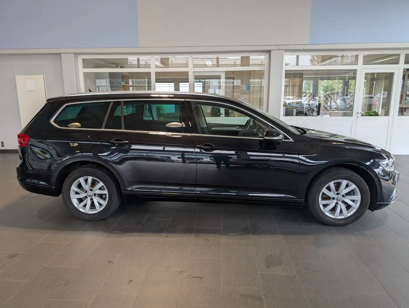Volkswagen Passat Variant Passat 2.0TDI*Standh.*Virtual*AHK*ACC*LED*KAM* Zwart - 2